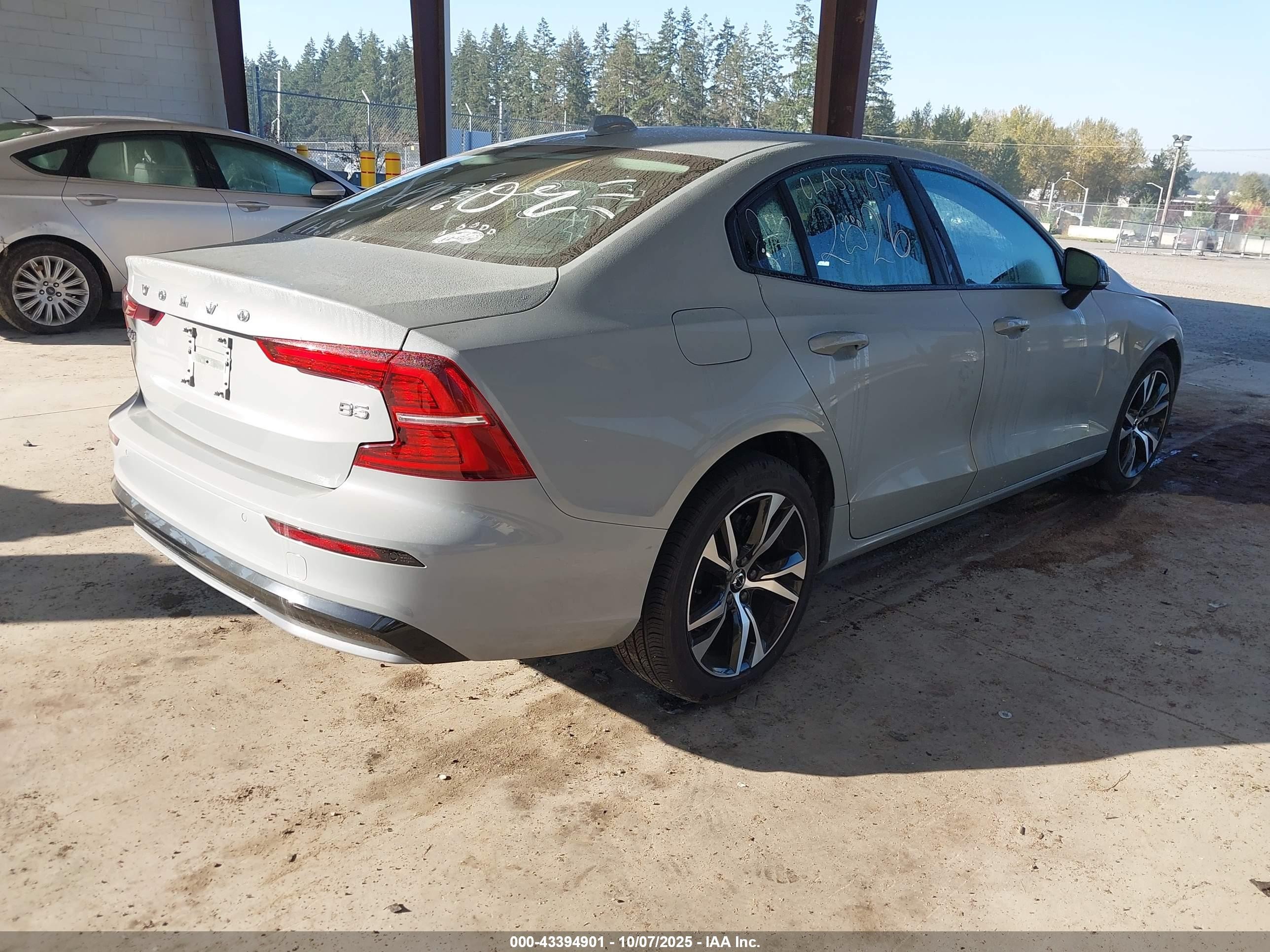 2024 Volvo S60 B5 Core Dark Theme Gray vin: 7JRL12FK2RG318951