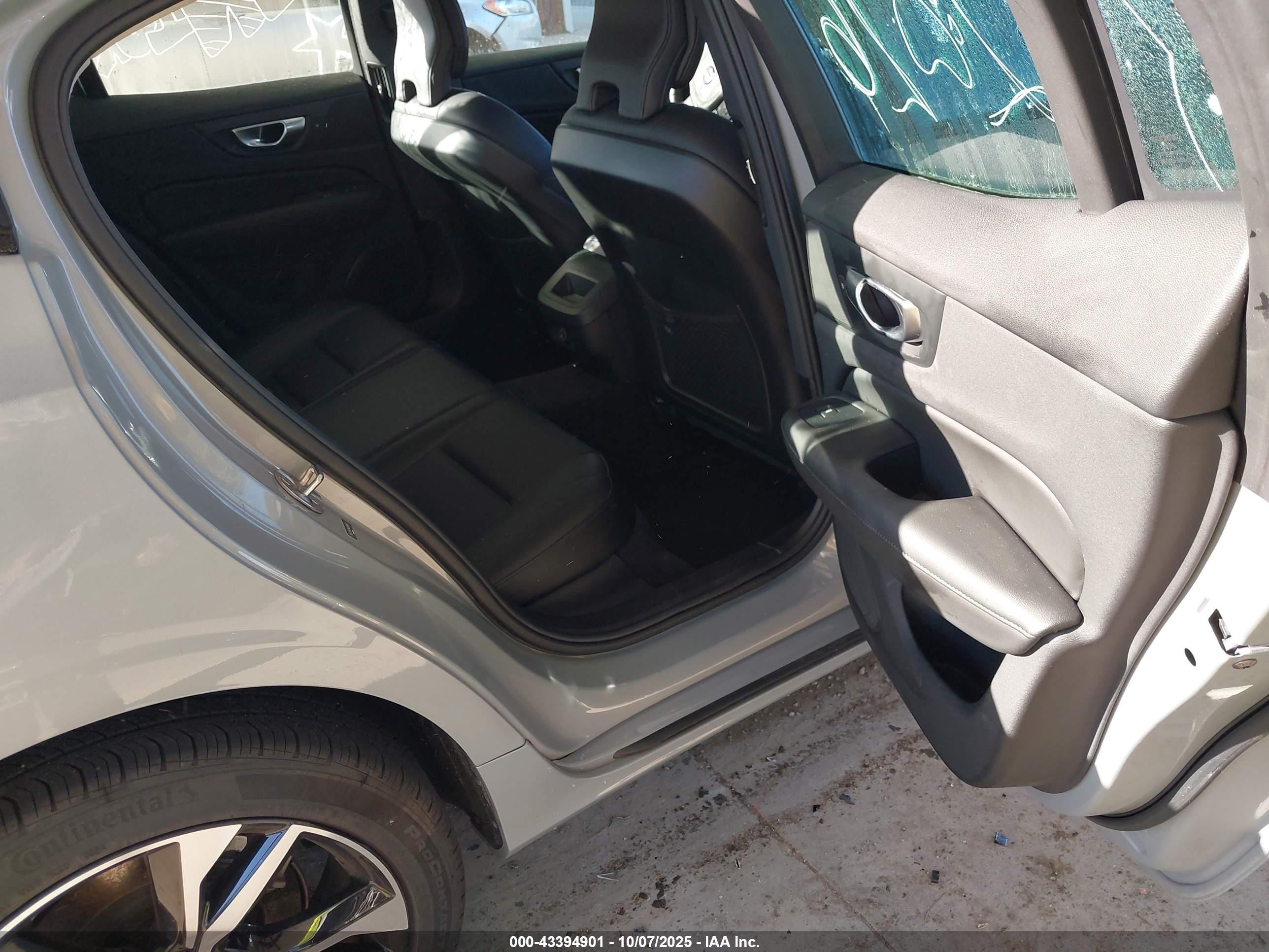 2024 Volvo S60 B5 Core Dark Theme Gray vin: 7JRL12FK2RG318951