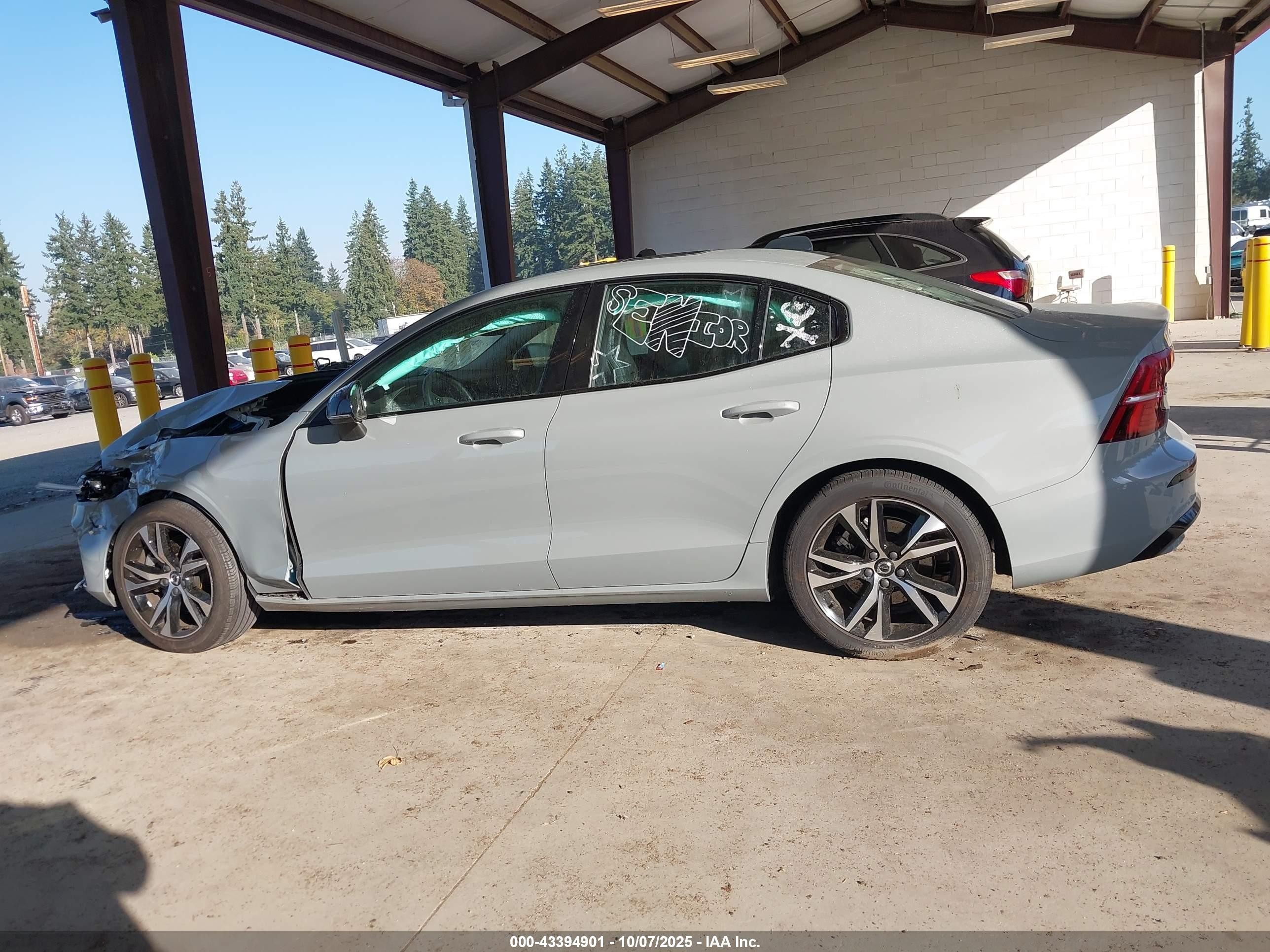 2024 Volvo S60 B5 Core Dark Theme Gray vin: 7JRL12FK2RG318951