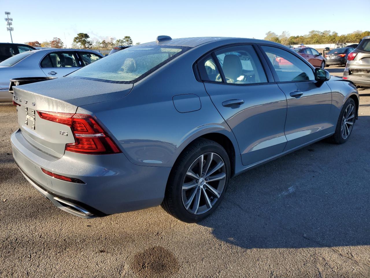 2022 Volvo S60 B5 Momentum Silver vin: 7JRL12FZ3NG179288