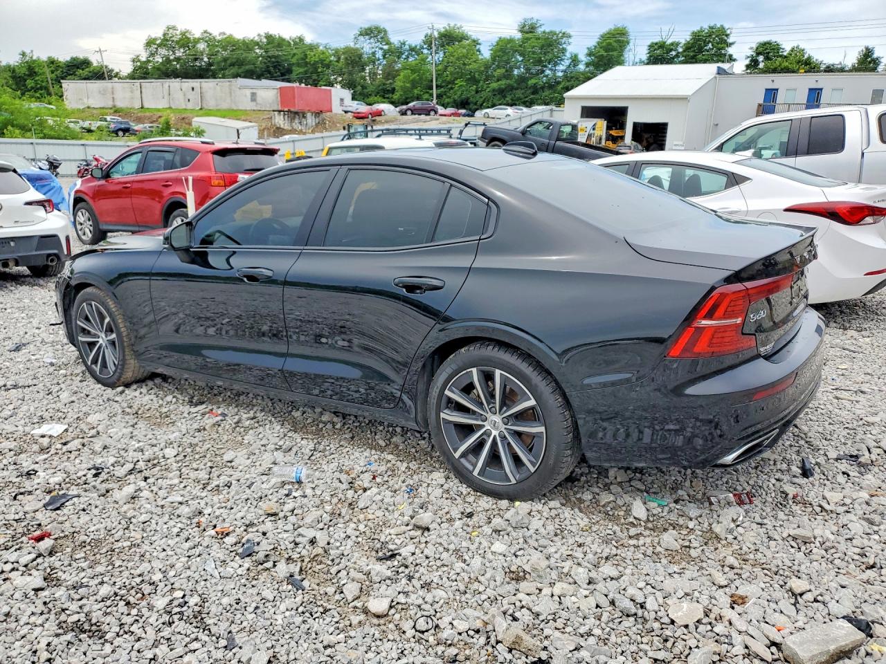 2022 Volvo S60 B5 Momentum Black vin: 7JRL12TZ7NG177712