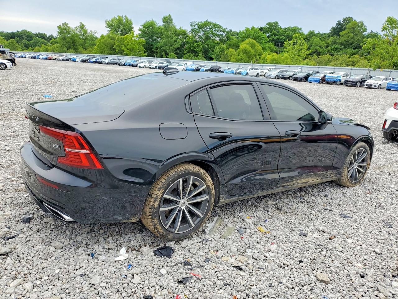 2022 Volvo S60 B5 Momentum Black vin: 7JRL12TZ7NG177712