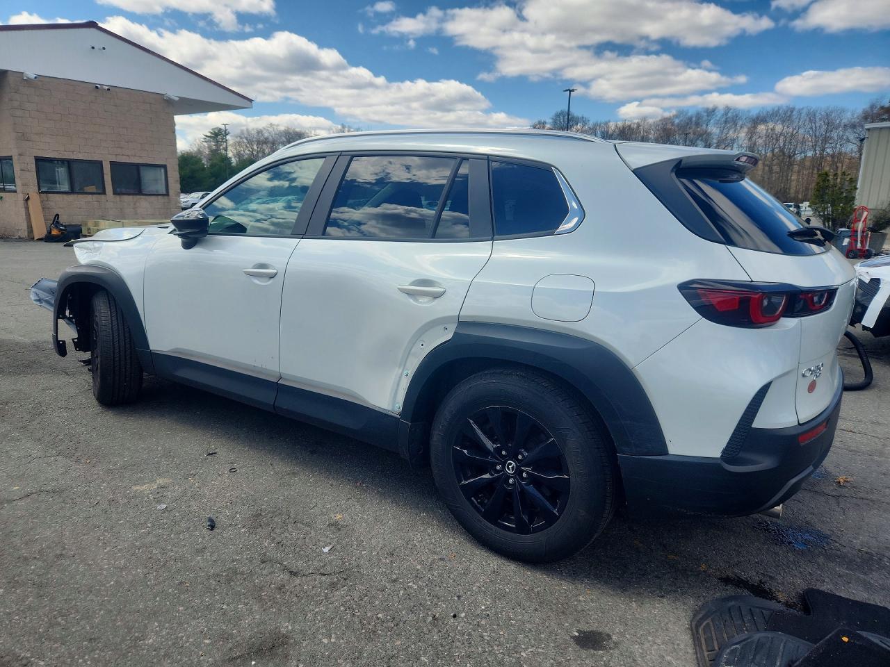 2024 Mazda Cx-50 Preferred White vin: 7MMVABBMXRN193384