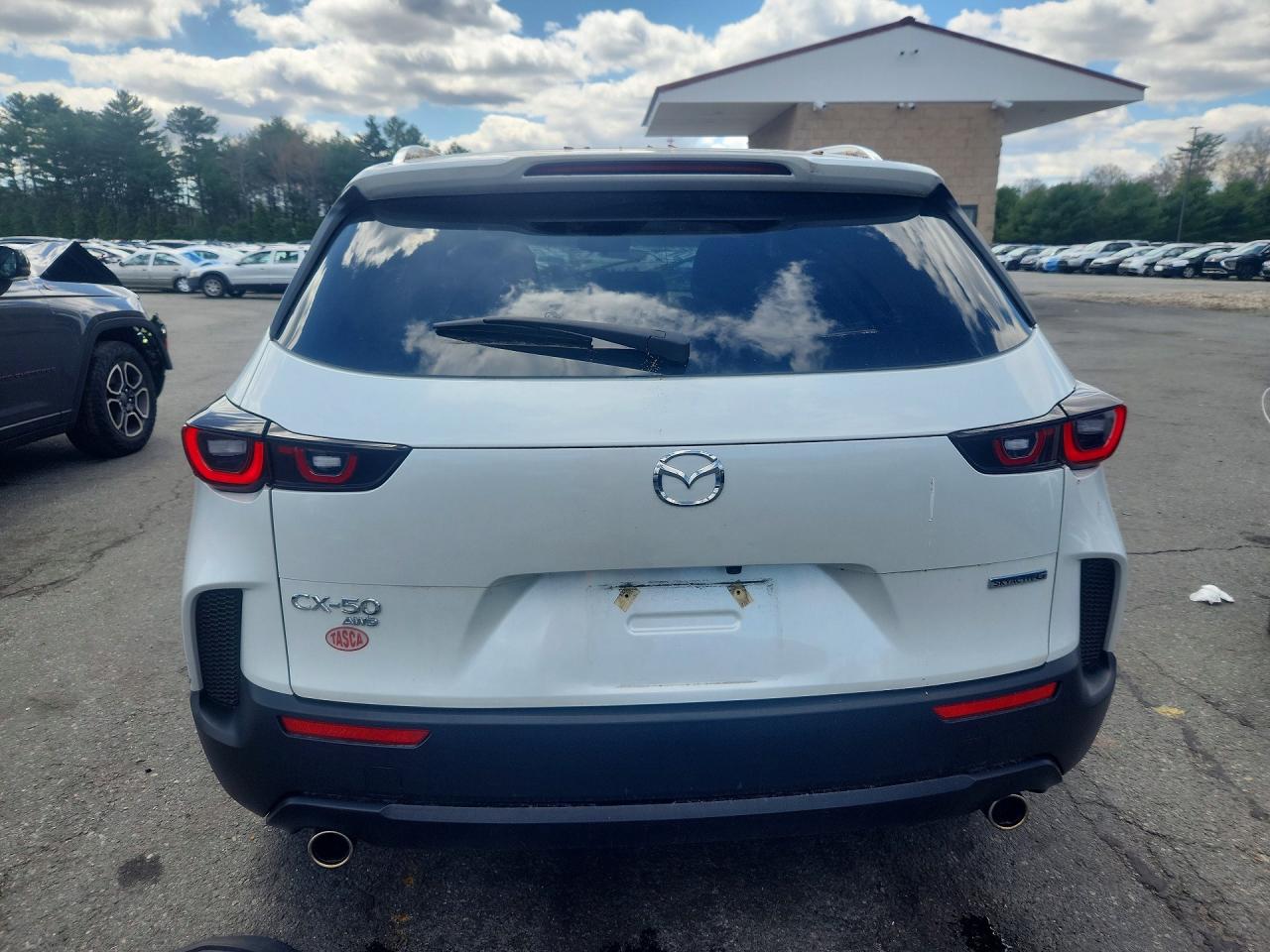 2024 Mazda Cx-50 Preferred White vin: 7MMVABBMXRN193384