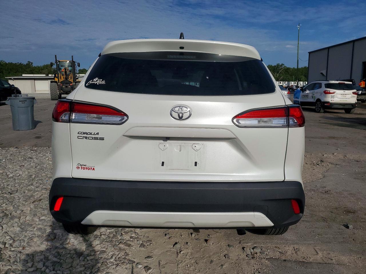 2024 Toyota Corolla Cross L White vin: 7MUAAAAGXRV085528