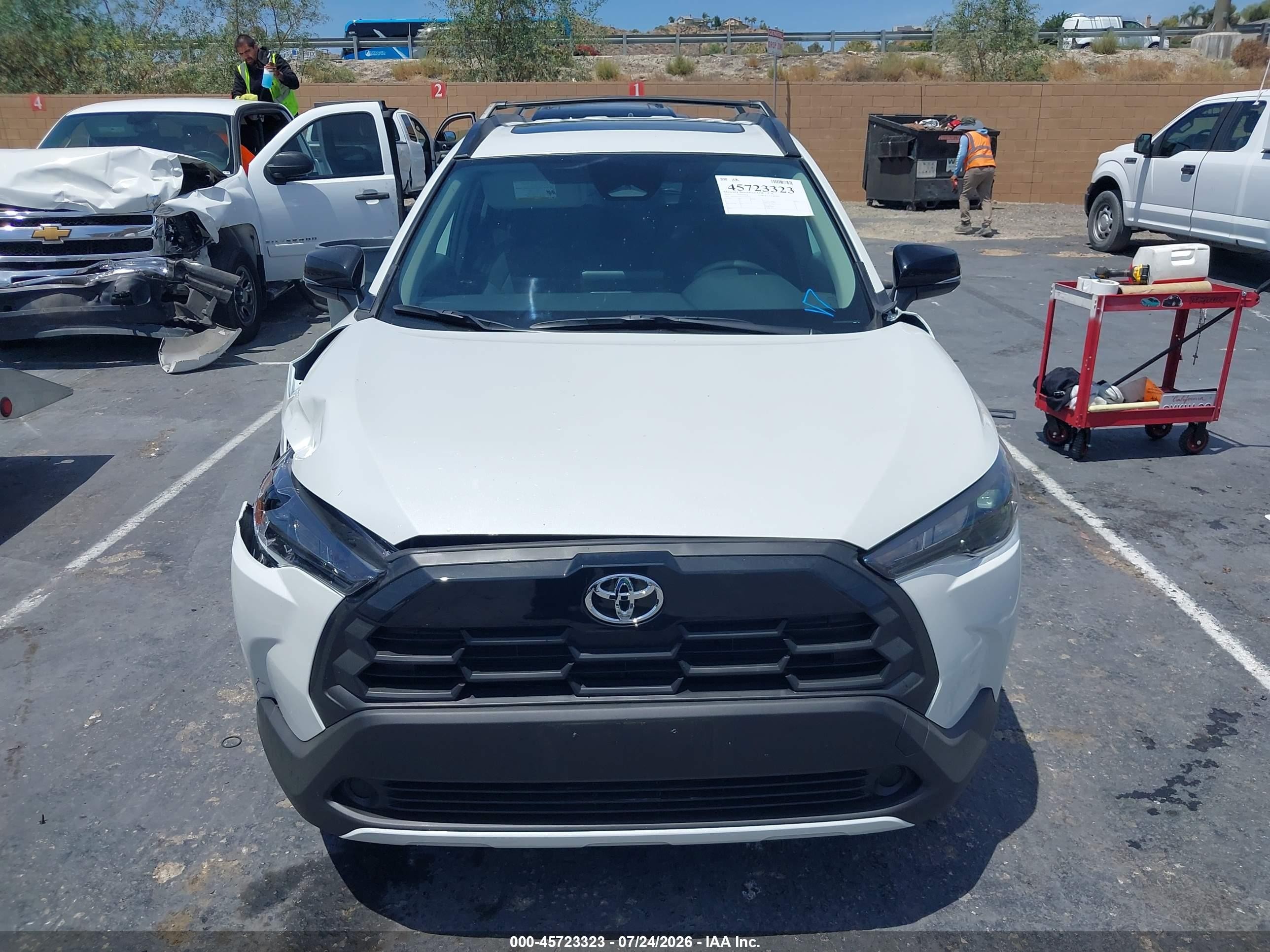 2026 Toyota Corolla Cross Le Белый vin: 7MUBAAAG3TV208596