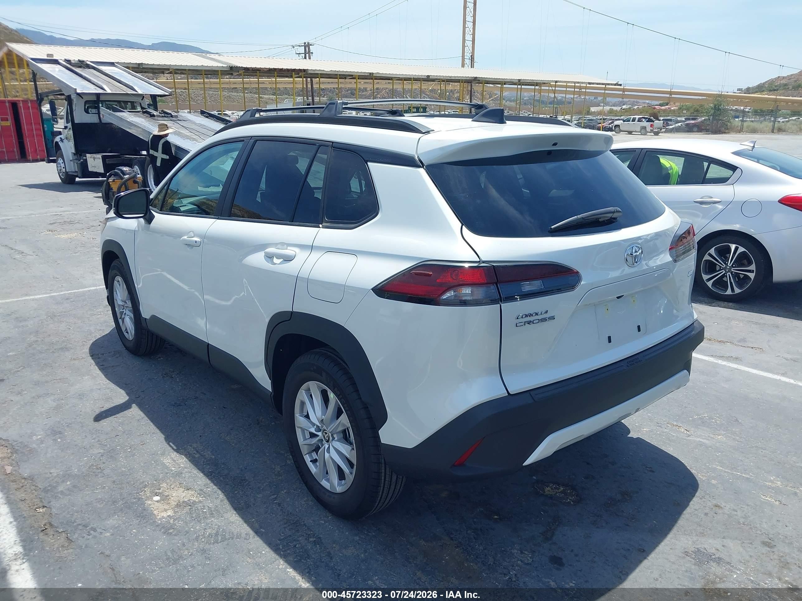 2026 Toyota Corolla Cross Le Белый vin: 7MUBAAAG3TV208596