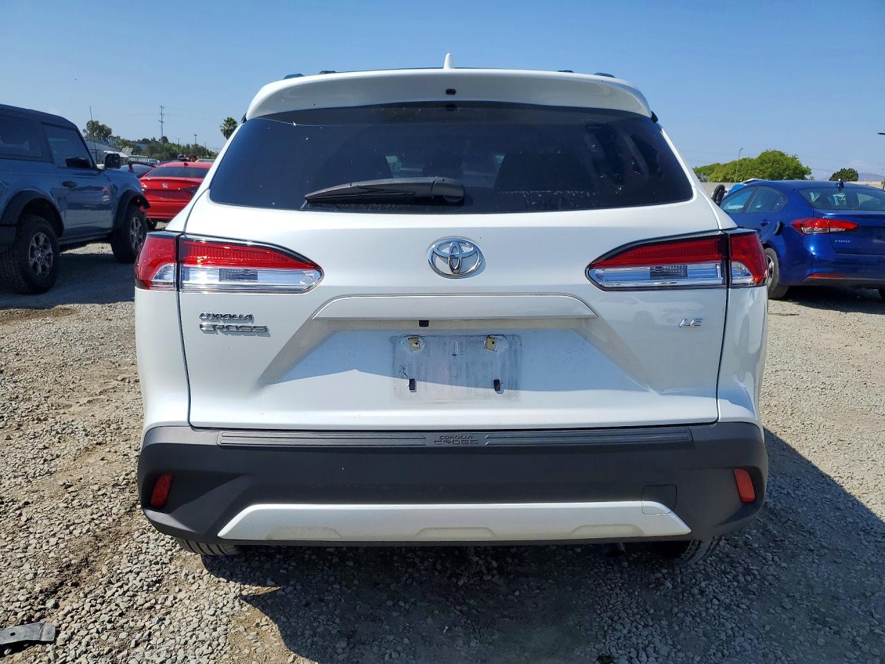 2024 Toyota Corolla Cross Le White vin: 7MUBAAAG5RV115250