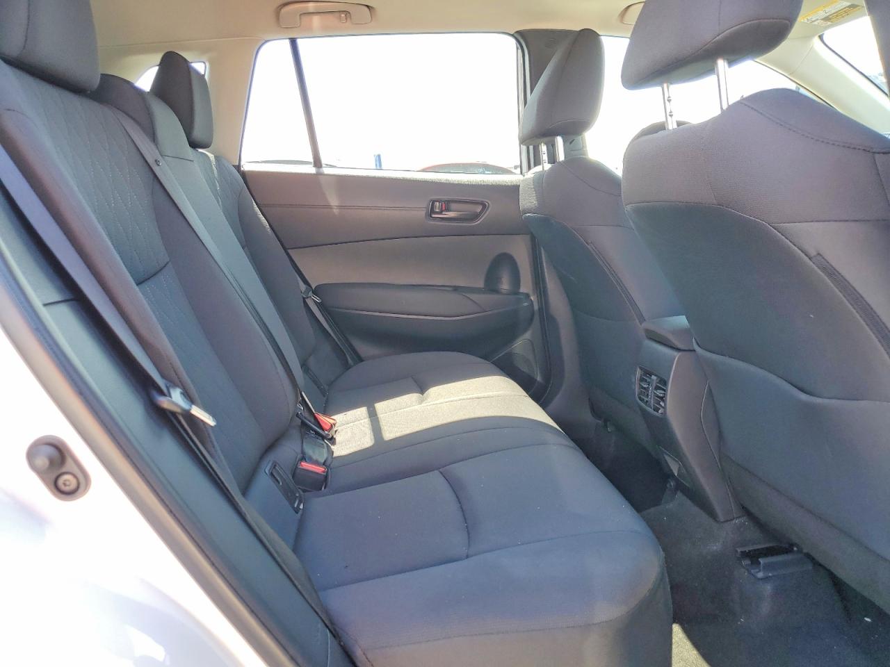 2024 Toyota Corolla Cross Le White vin: 7MUBAAAG5RV115250