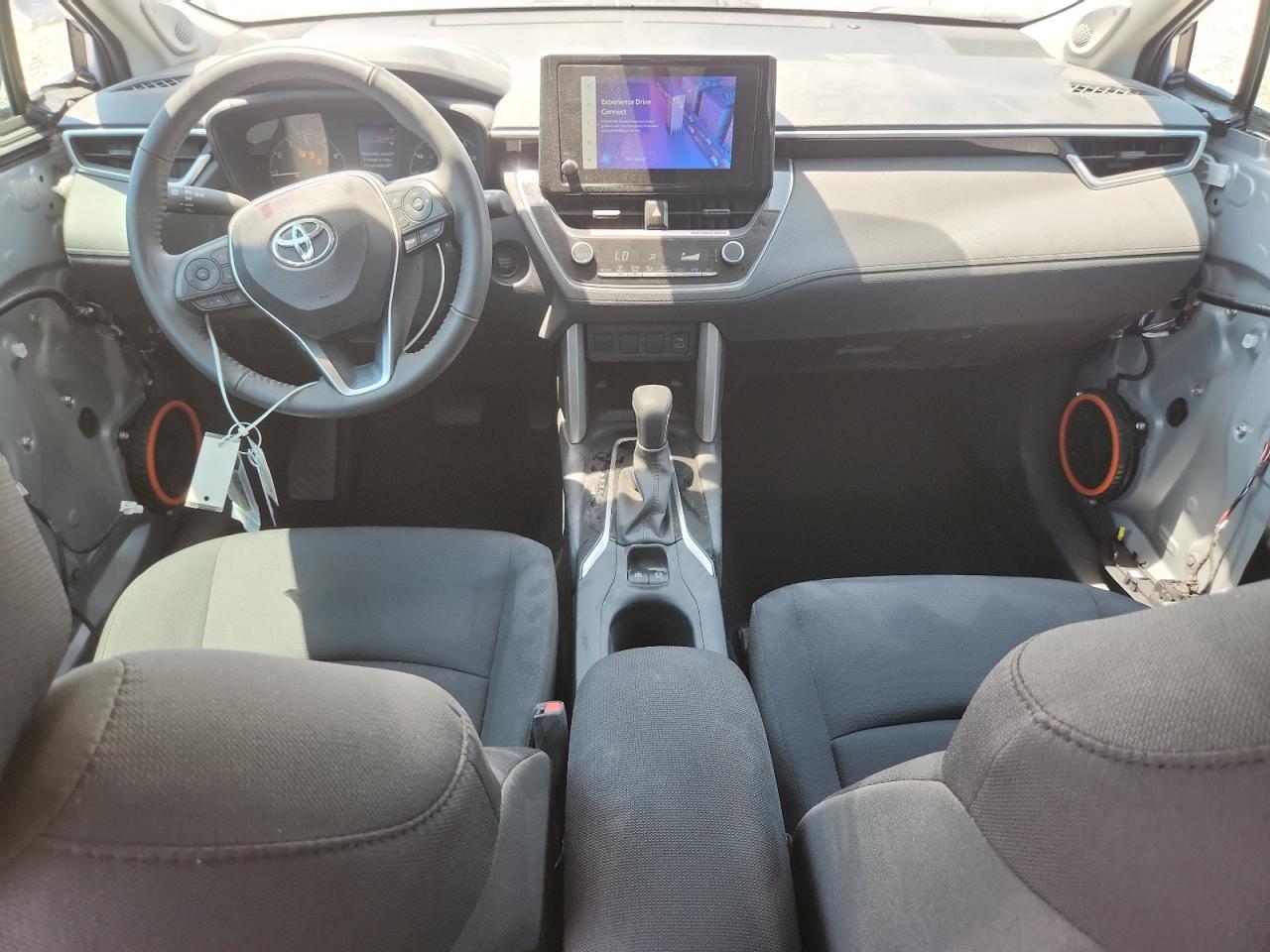 2024 Toyota Corolla Cross Le Silver vin: 7MUBAAAG9RV094063