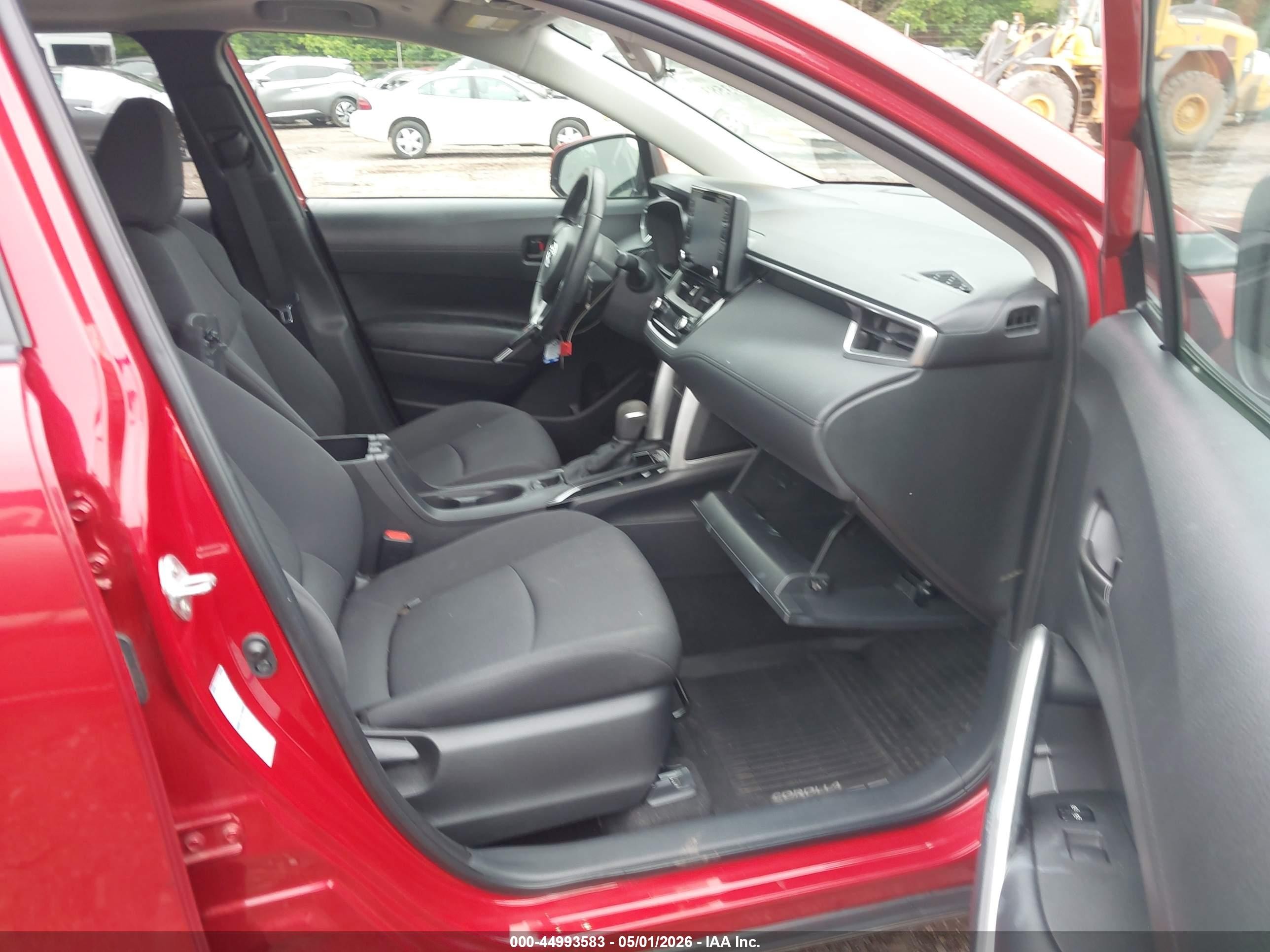 2022 Toyota Corolla Cross Le Красный vin: 7MUBAABG9NV004936