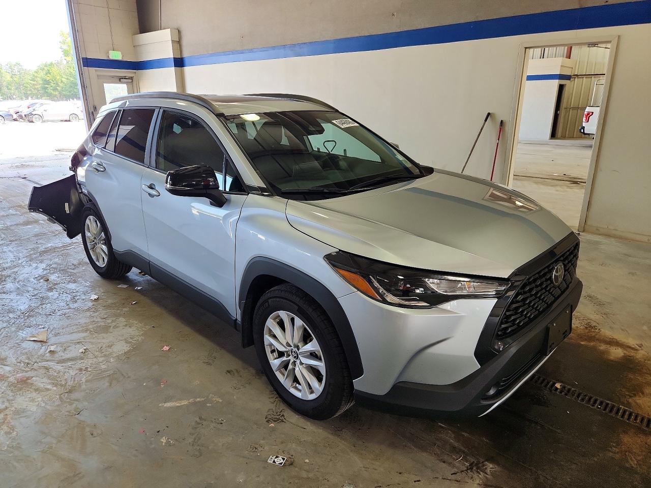 2025 Toyota Corolla Cross Le Silver vin: 7MUBAABG9SV134873