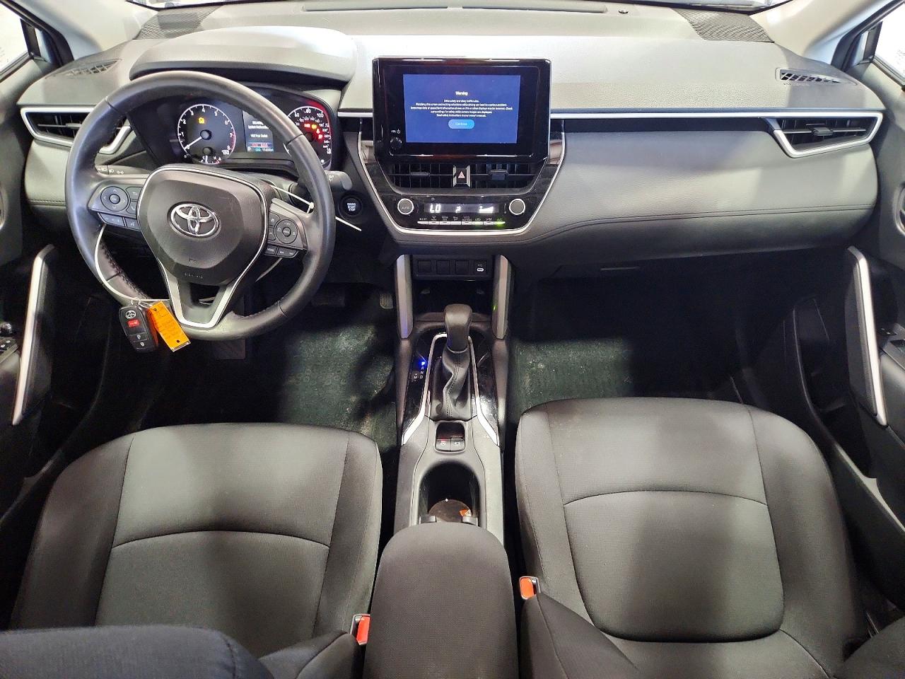 2025 Toyota Corolla Cross Le Silver vin: 7MUBAABG9SV134873