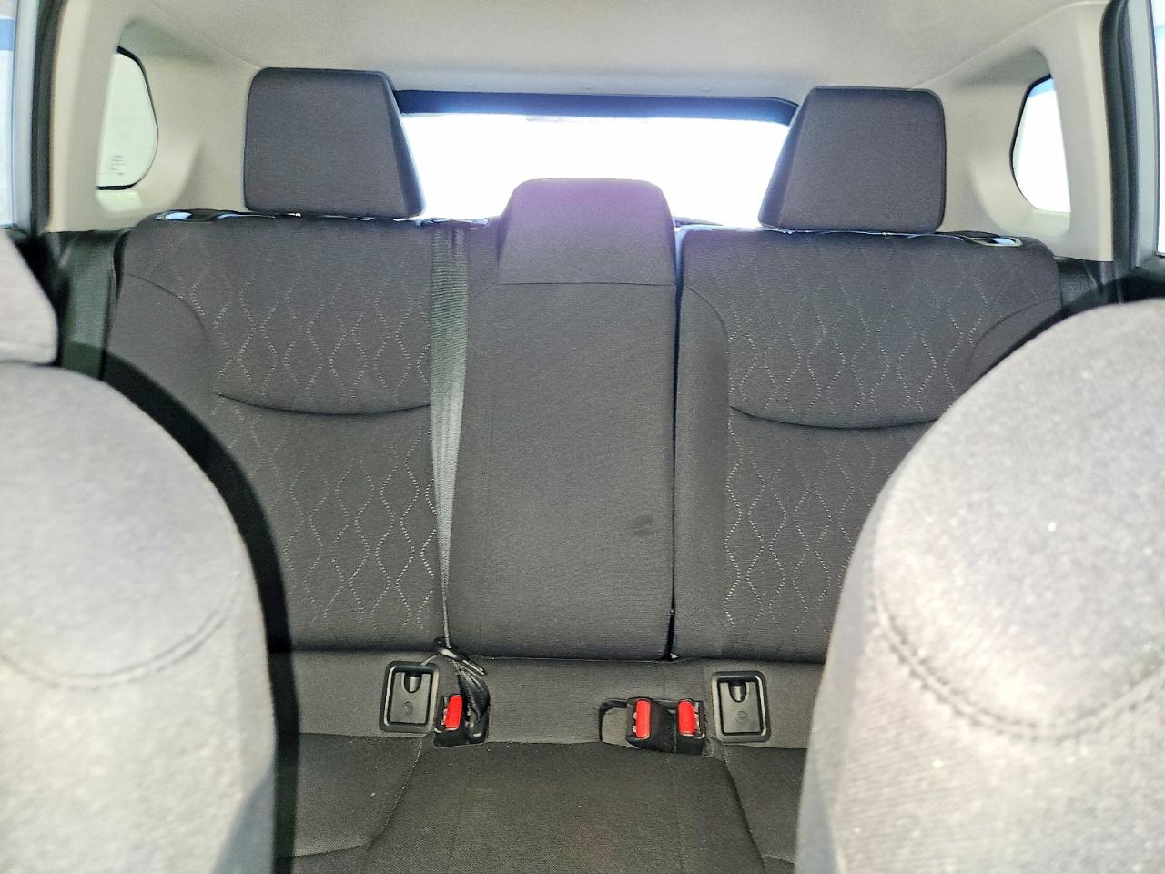 2025 Toyota Corolla Cross Le Silver vin: 7MUBAABG9SV134873