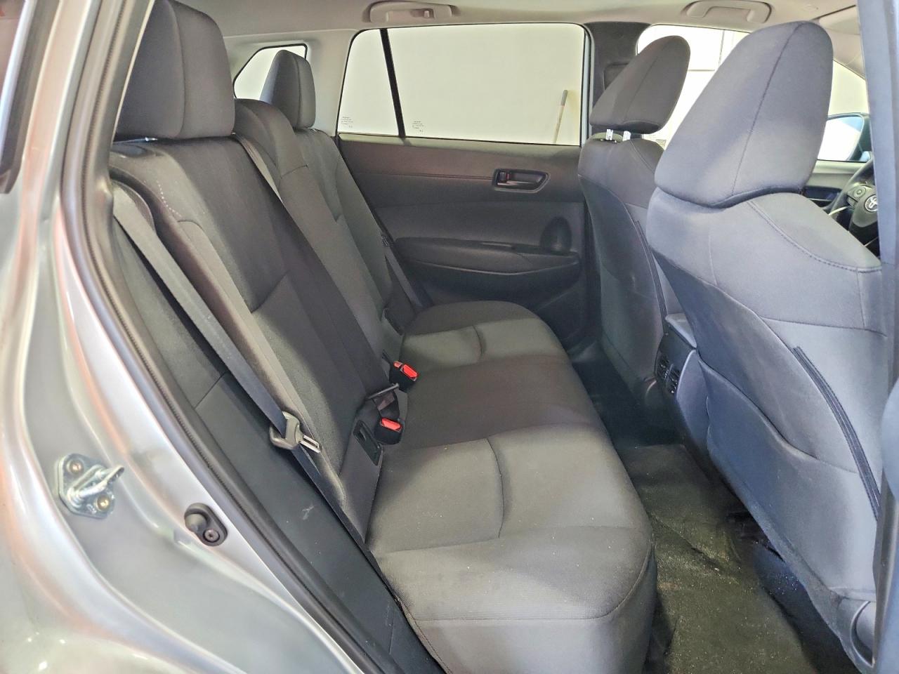 2025 Toyota Corolla Cross Le Silver vin: 7MUBAABG9SV134873