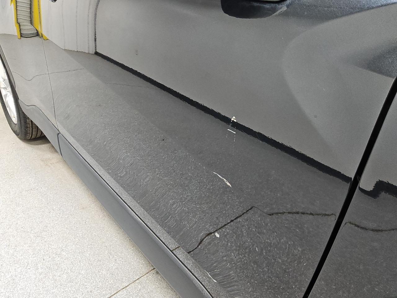 2025 Toyota Corolla Cross Le Black vin: 7MUCAAAG0SV143385 Damage: Right Front Door, Heavy Scratch, 2 To 3 Inches