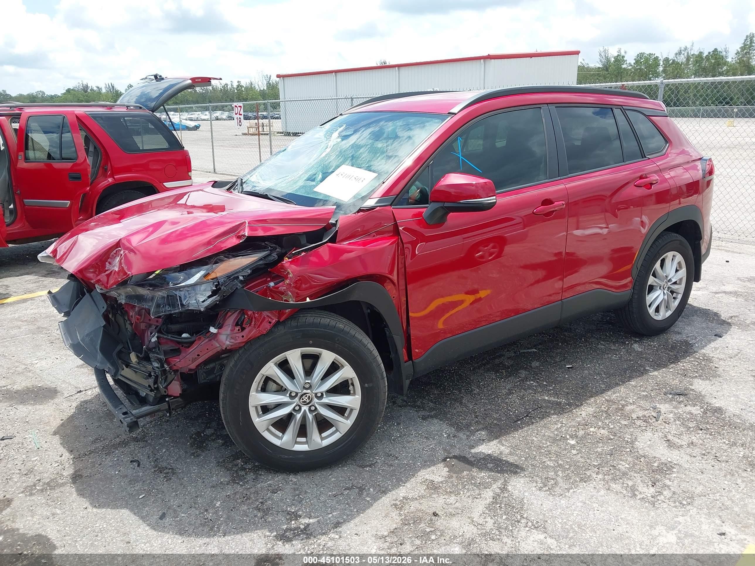 2024 Toyota Corolla Cross Le Red vin: 7MUCAAAG1RV079156