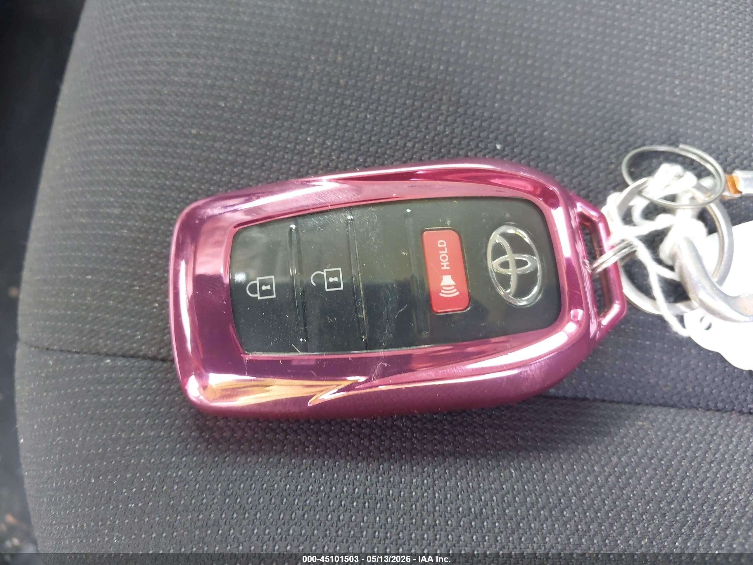 2024 Toyota Corolla Cross Le Red vin: 7MUCAAAG1RV079156