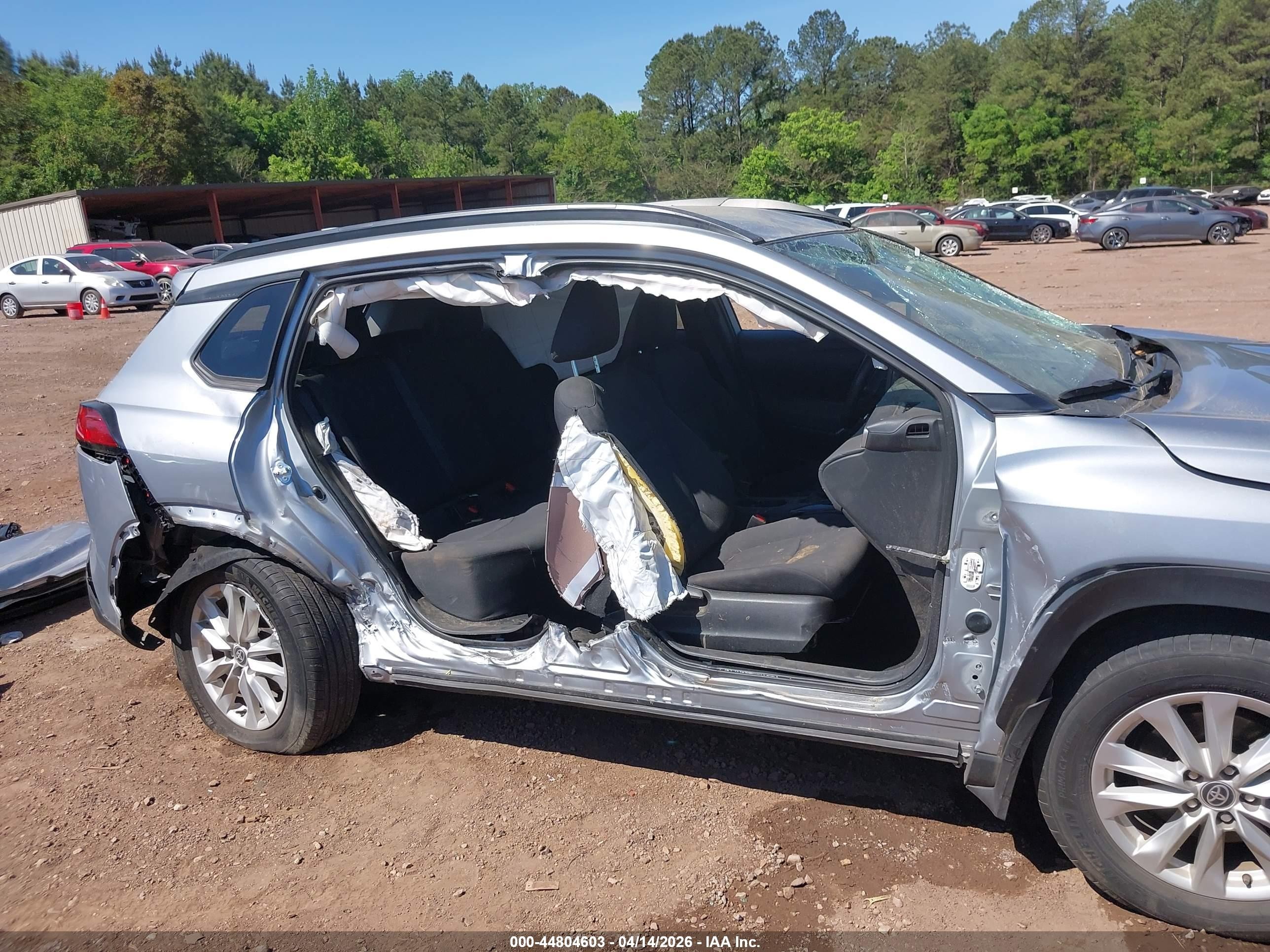 2024 Toyota Corolla Cross Le Silver vin: 7MUCAAAG9RV093127