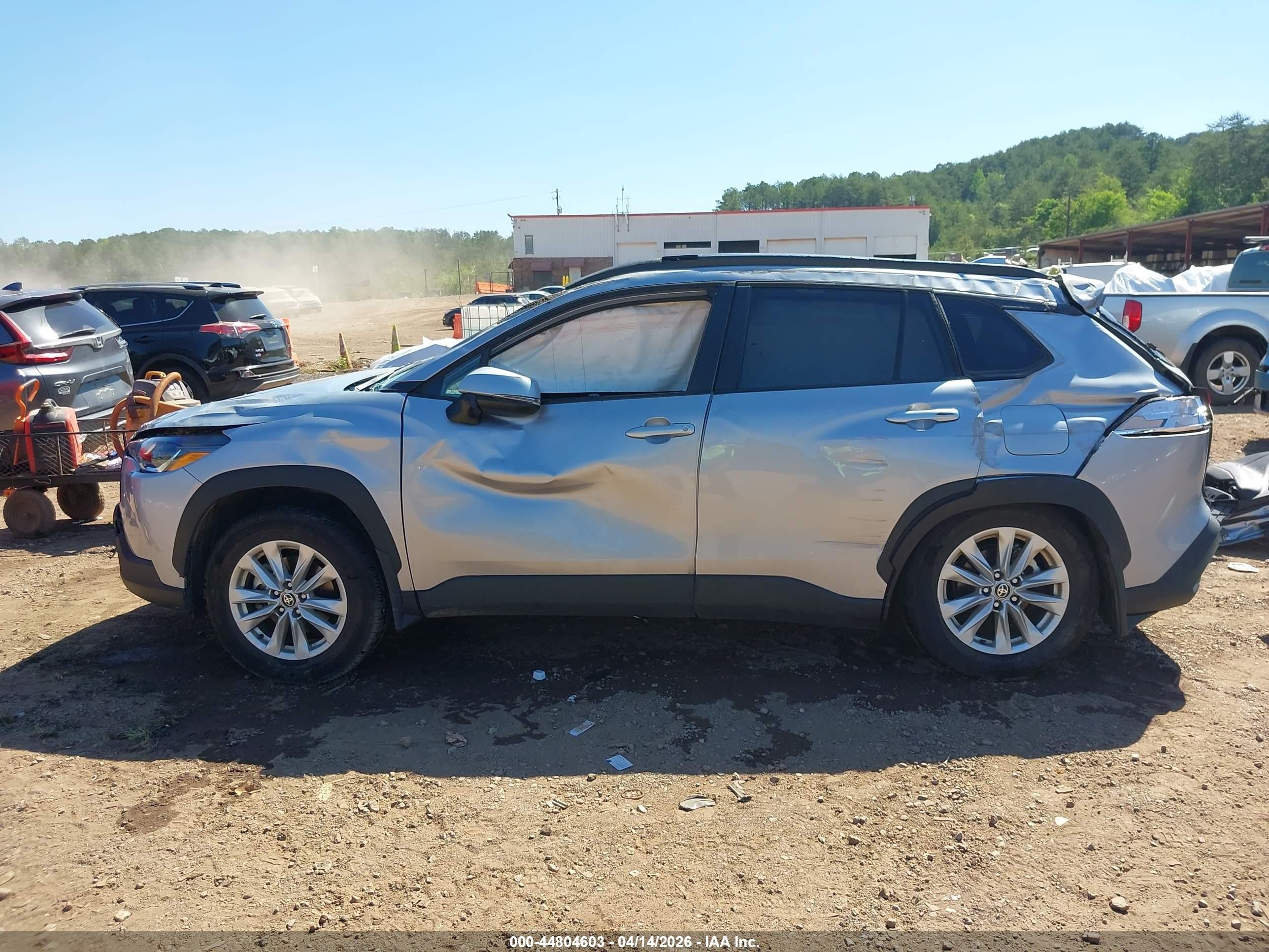 2024 Toyota Corolla Cross Le Silver vin: 7MUCAAAG9RV093127