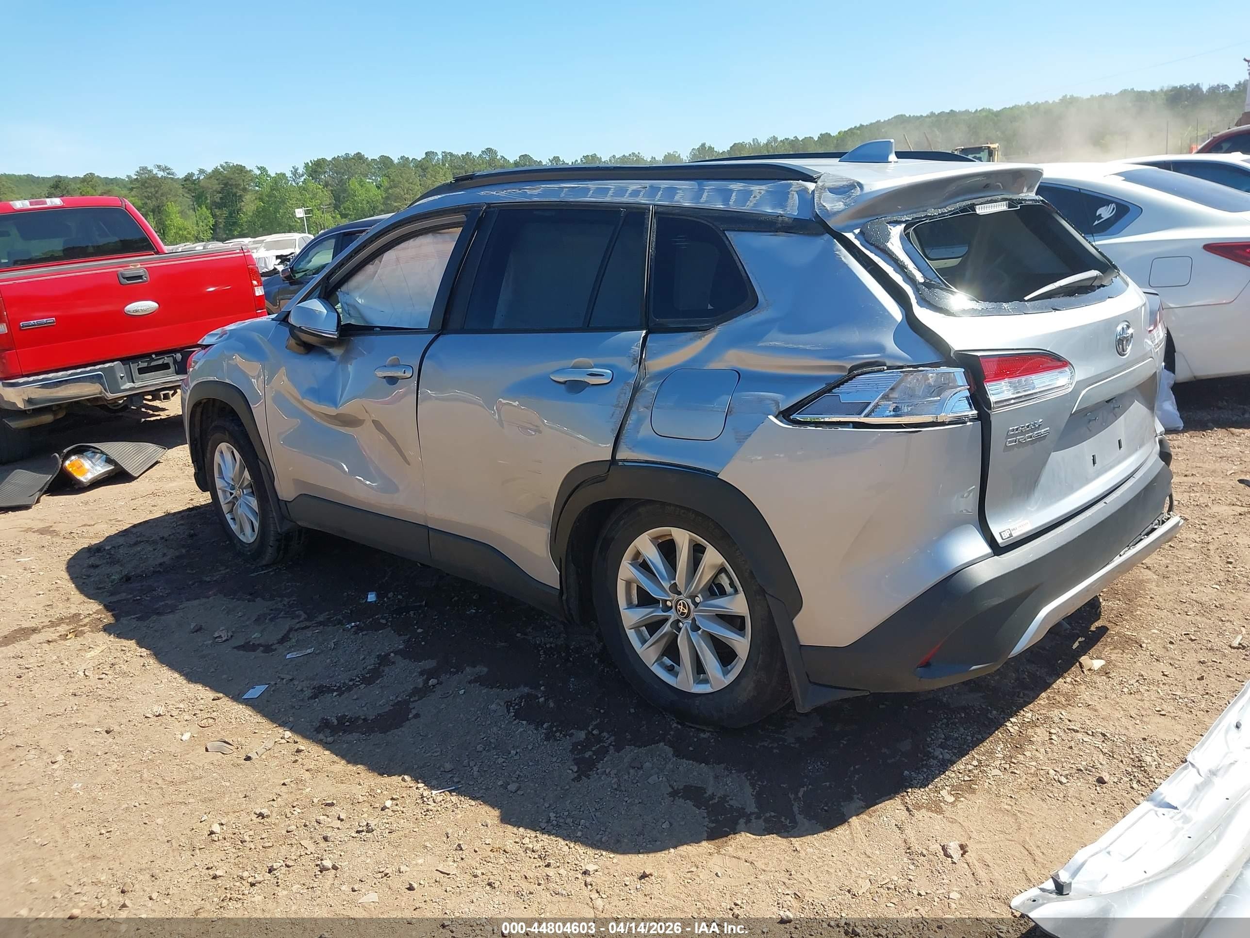 2024 Toyota Corolla Cross Le Silver vin: 7MUCAAAG9RV093127