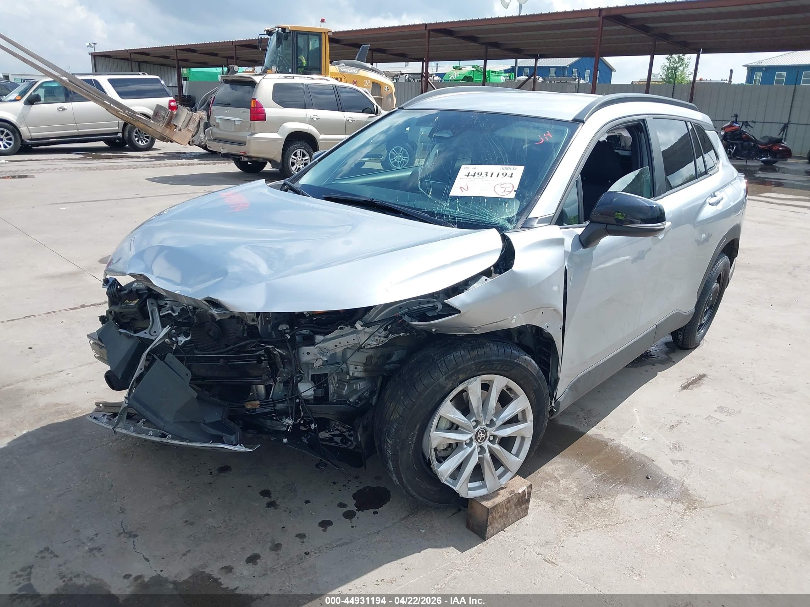 2025 Toyota Corolla Cross Le Silver vin: 7MUCAAAG9SV127492