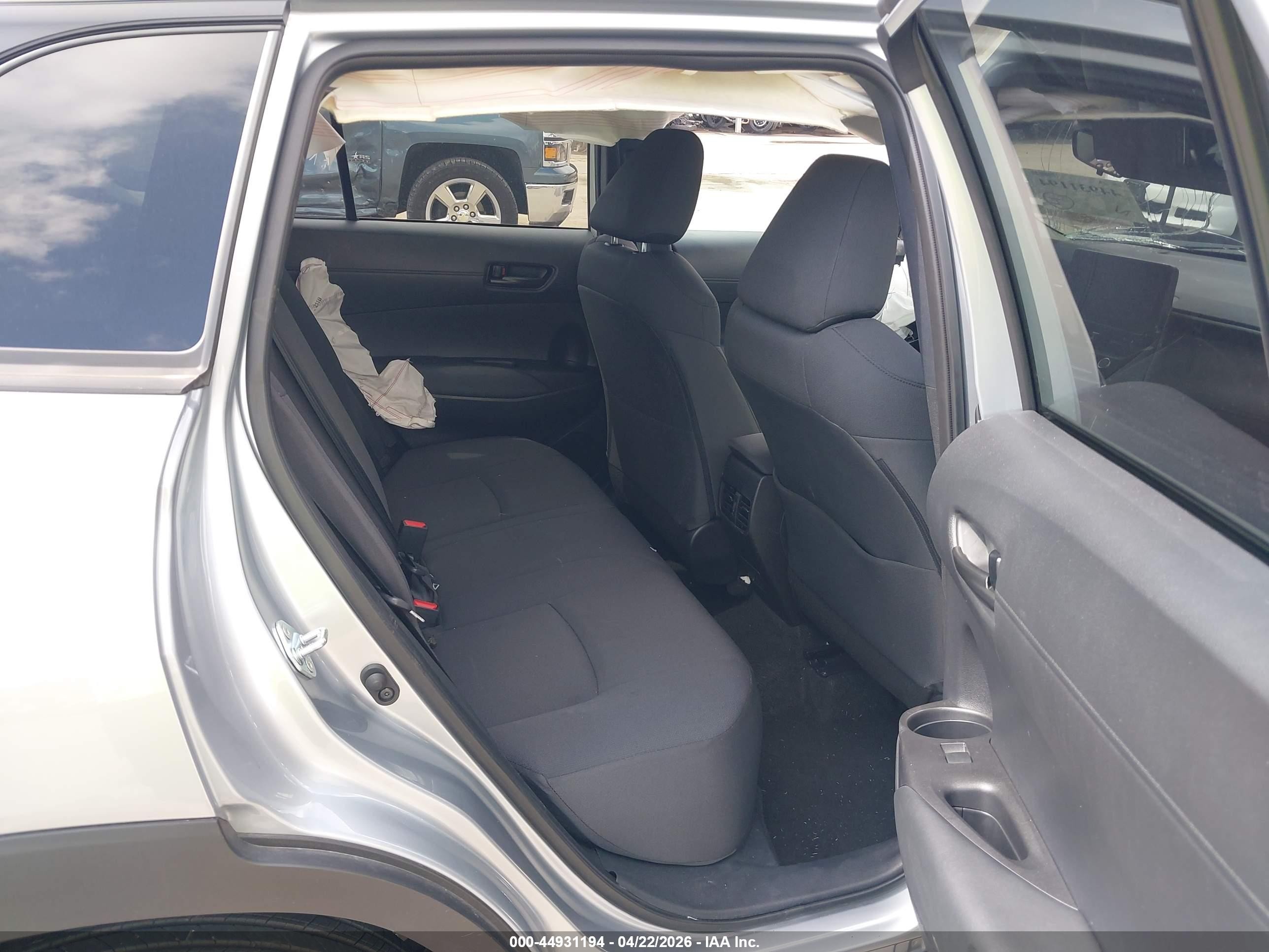 2025 Toyota Corolla Cross Le Silver vin: 7MUCAAAG9SV127492