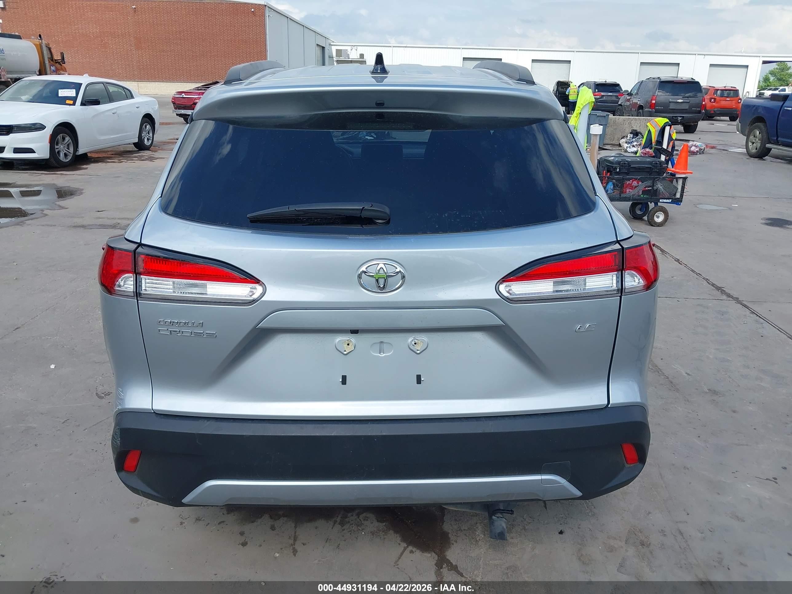 2025 Toyota Corolla Cross Le Silver vin: 7MUCAAAG9SV127492