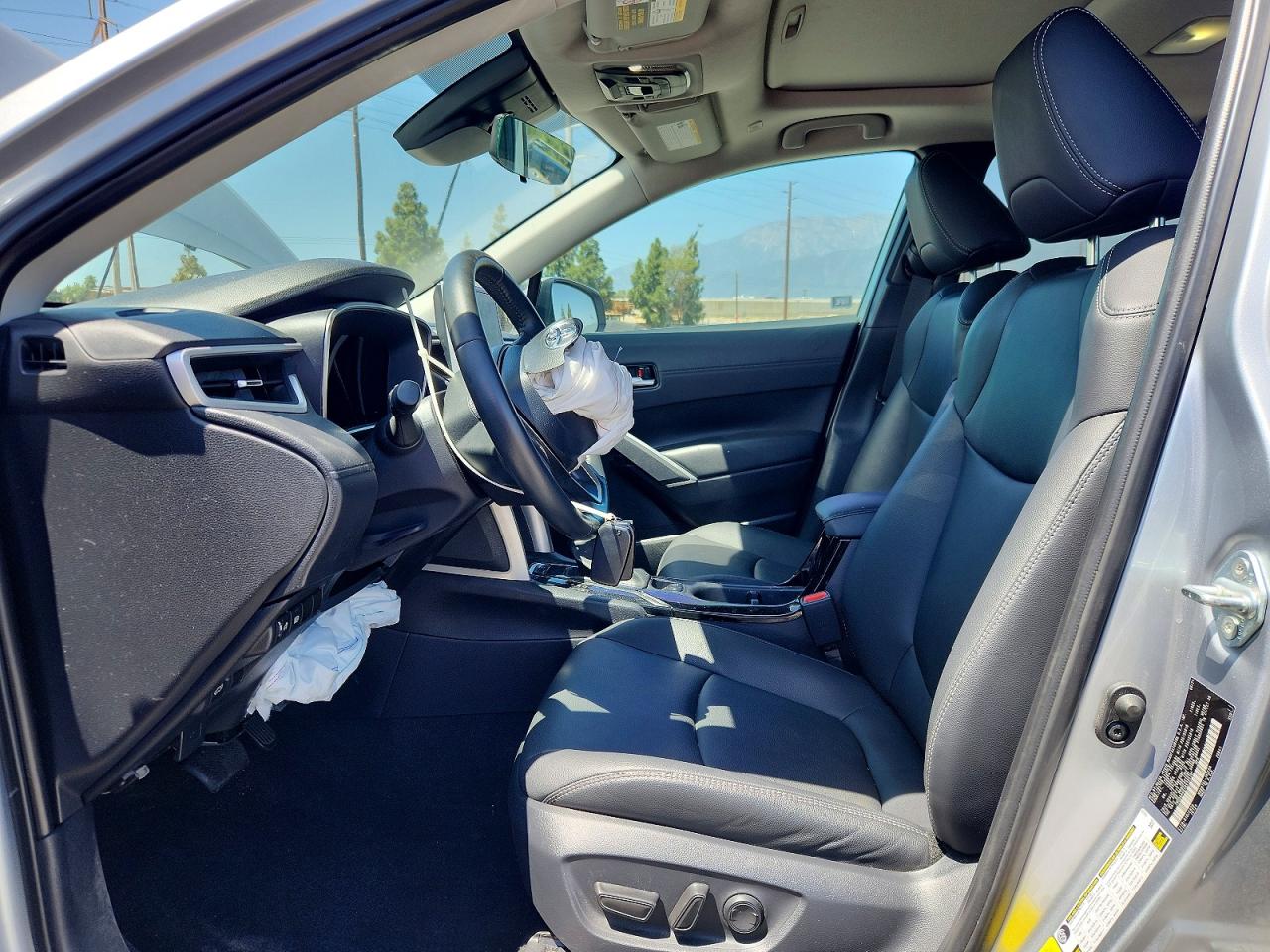 2024 Toyota Corolla Cross Xle Silver vin: 7MUDAAAG4RV105107