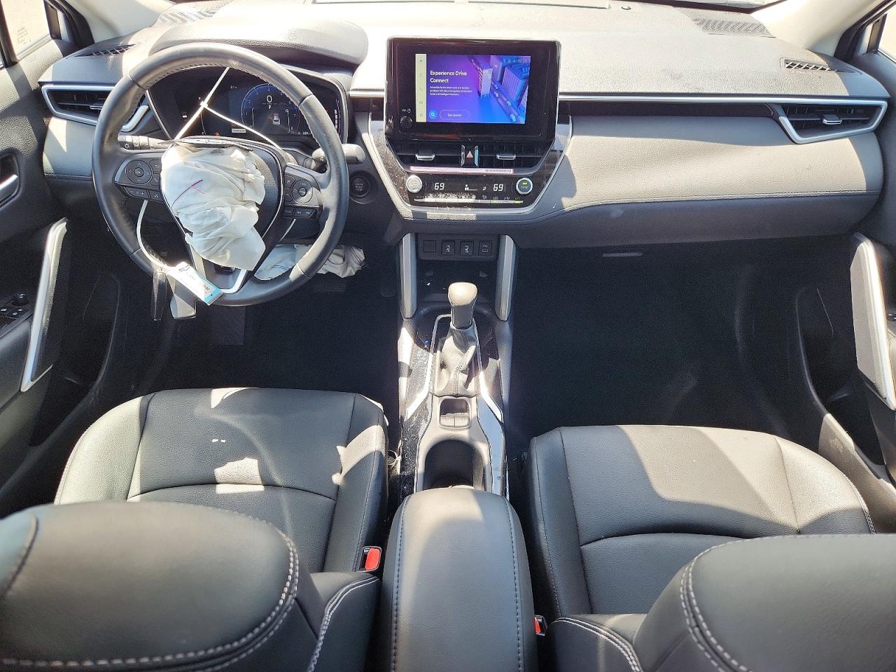 2024 Toyota Corolla Cross Xle Silver vin: 7MUDAAAG4RV105107