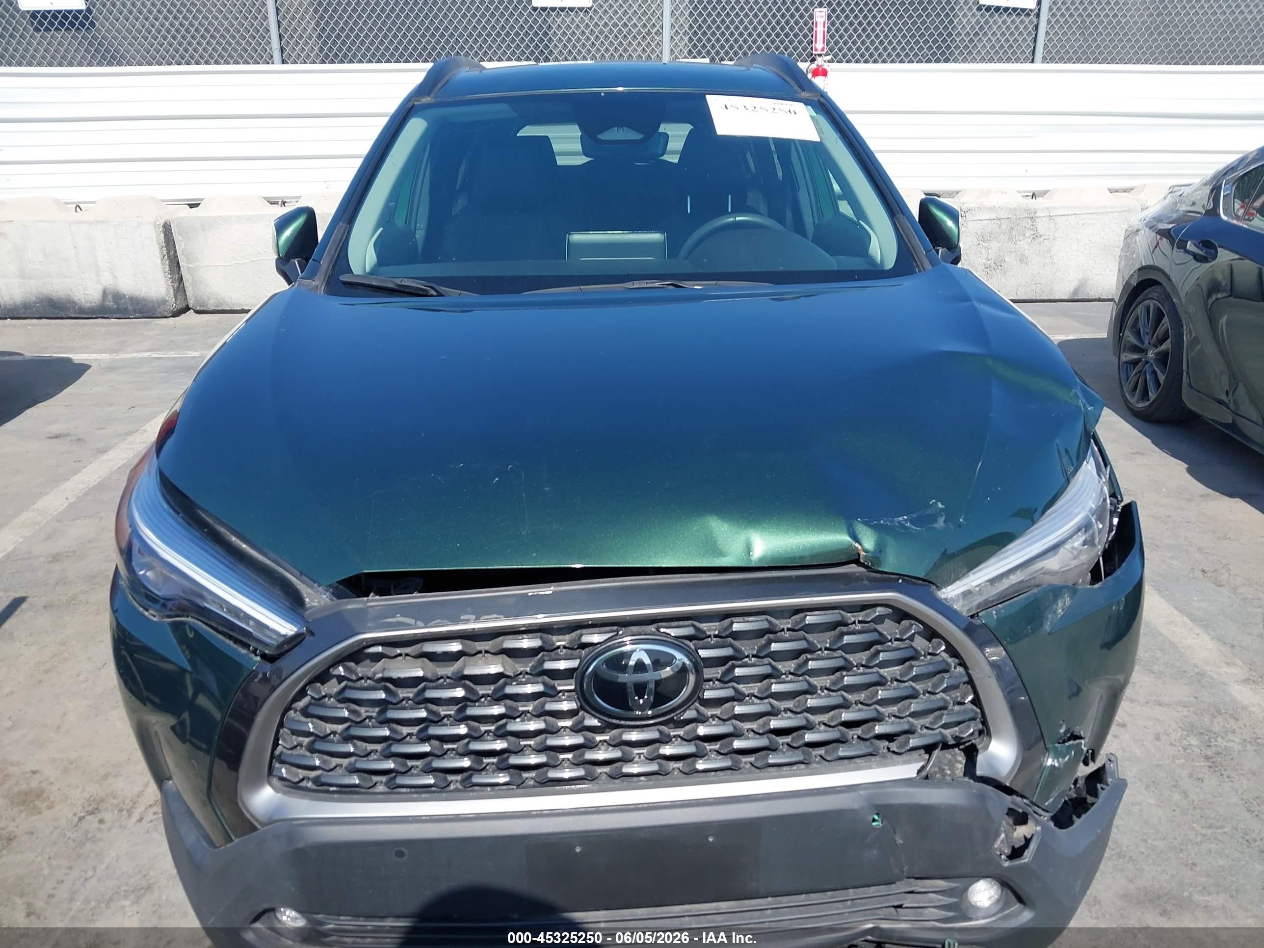 2024 Toyota Corolla Cross Xle Green vin: 7MUDAAAG5RV074126