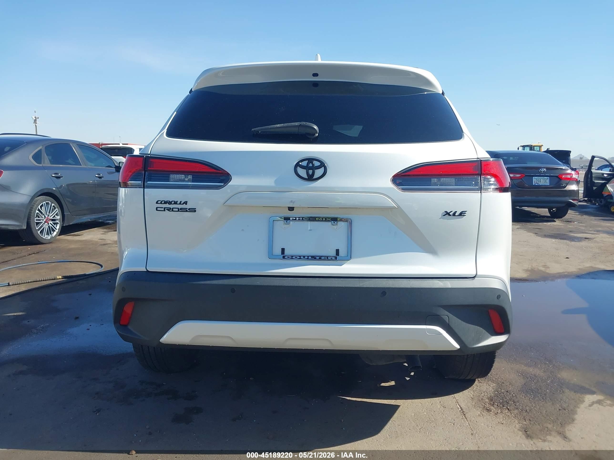 2022 Toyota Corolla Cross Xle White vin: 7MUDAAAG8NV034875