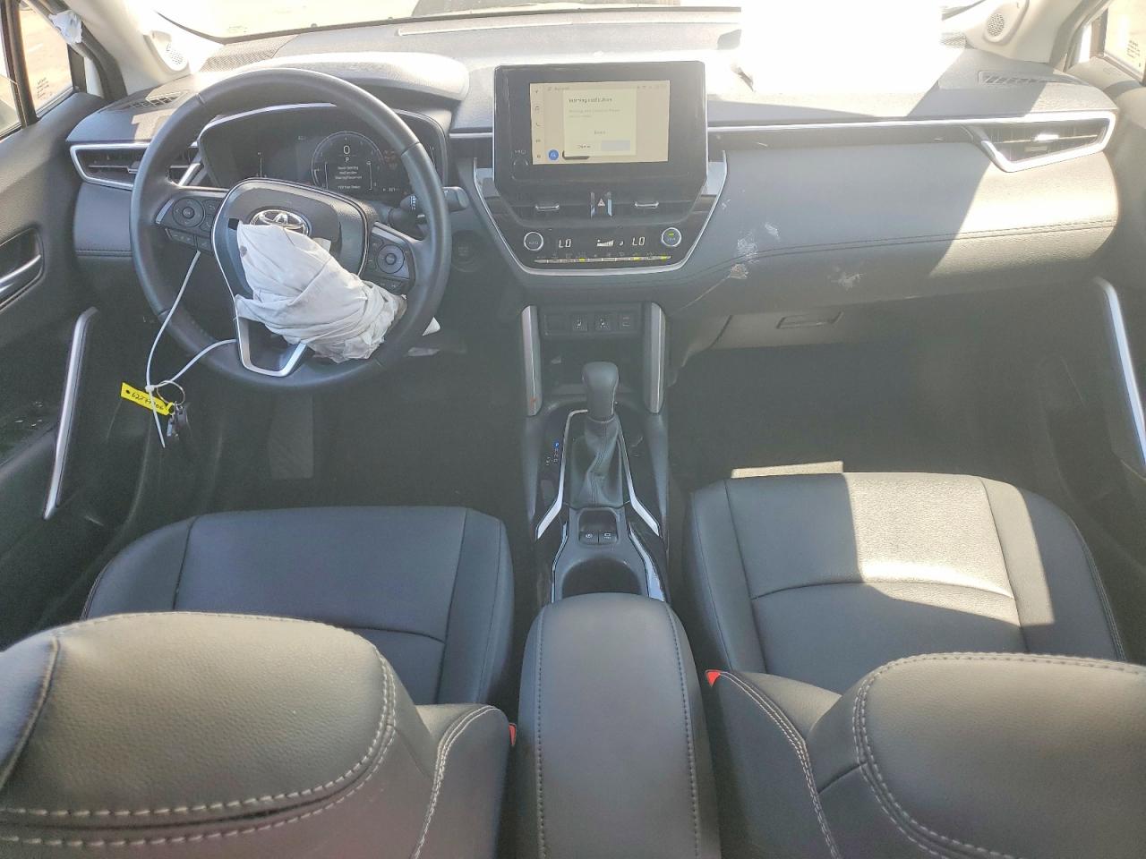 2025 Toyota Corolla Cross Xle White vin: 7MUDAAAG8SV132610