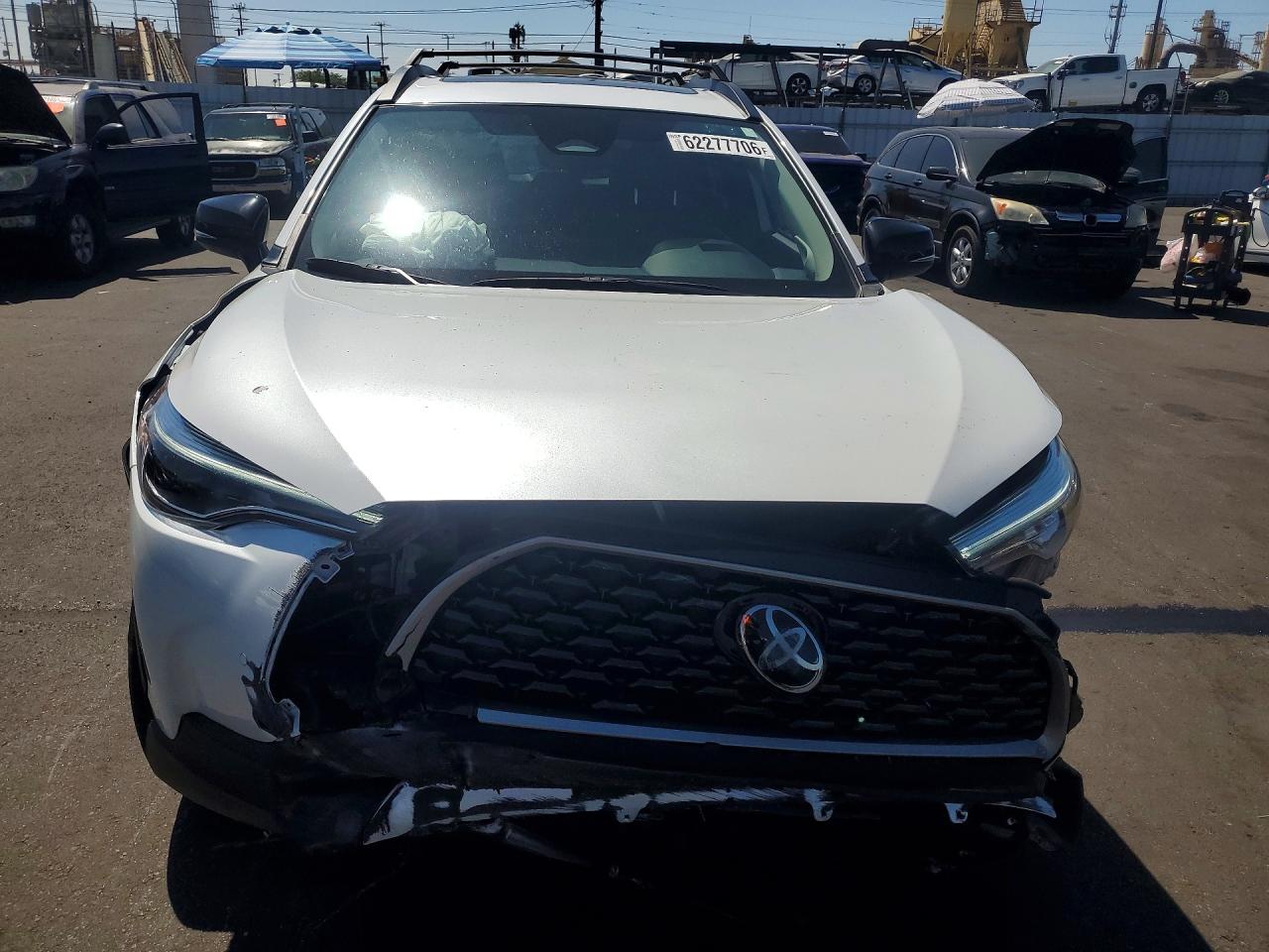 2025 Toyota Corolla Cross Xle White vin: 7MUDAAAG8SV132610