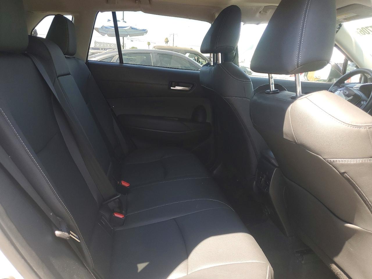 2025 Toyota Corolla Cross Xle White vin: 7MUDAAAG8SV132610