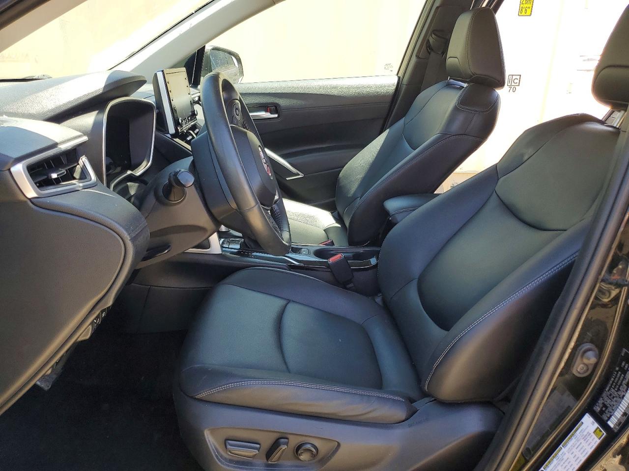 2022 Toyota Corolla Cross Xle Black vin: 7MUDAABG2NV007802