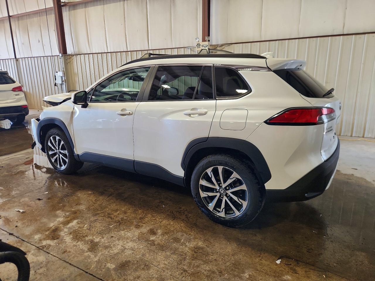 2023 Toyota Corolla Cross Xle White vin: 7MUDAABG4PV050587