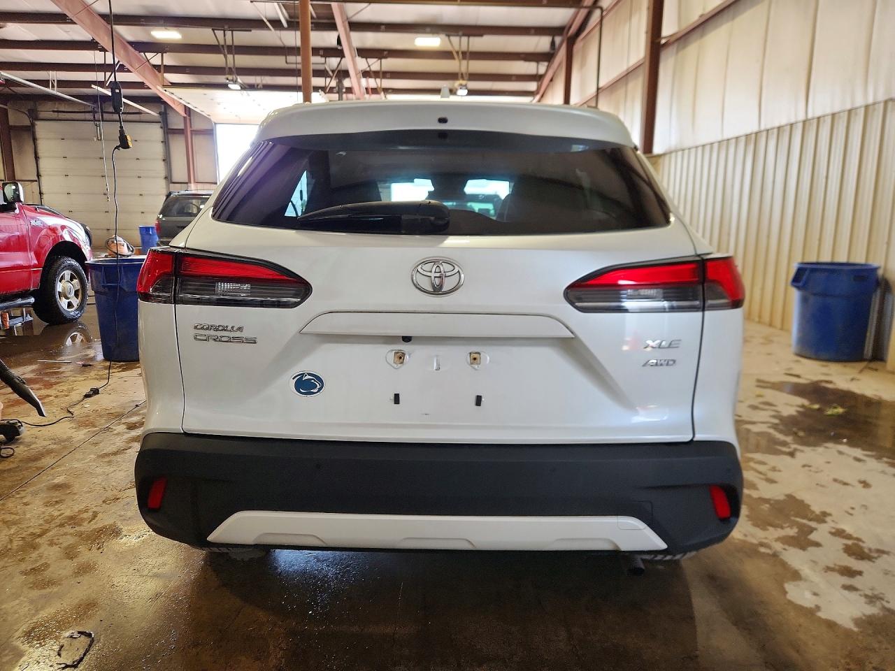 2023 Toyota Corolla Cross Xle White vin: 7MUDAABG4PV050587