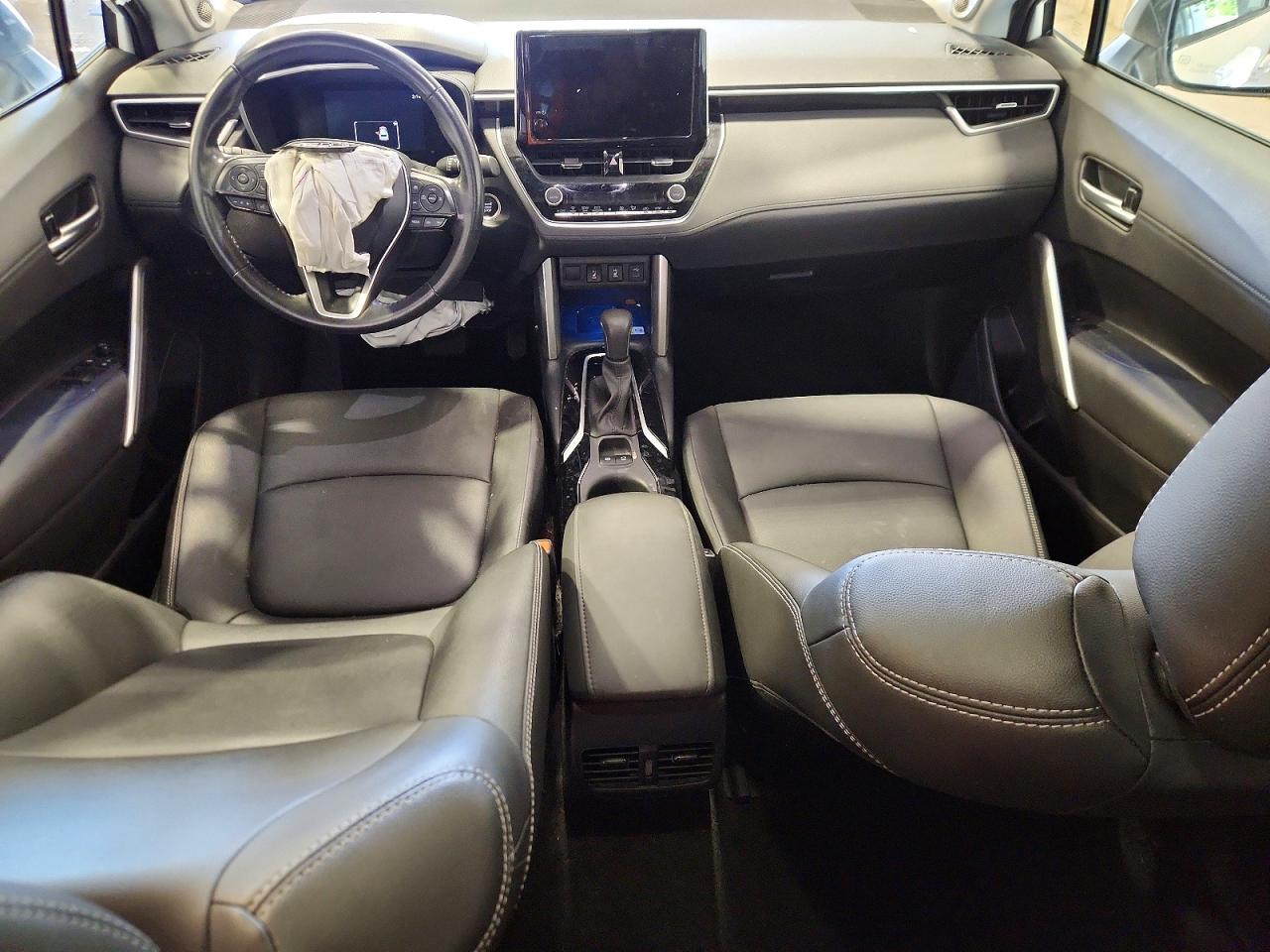 2023 Toyota Corolla Cross Xle White vin: 7MUDAABG4PV050587
