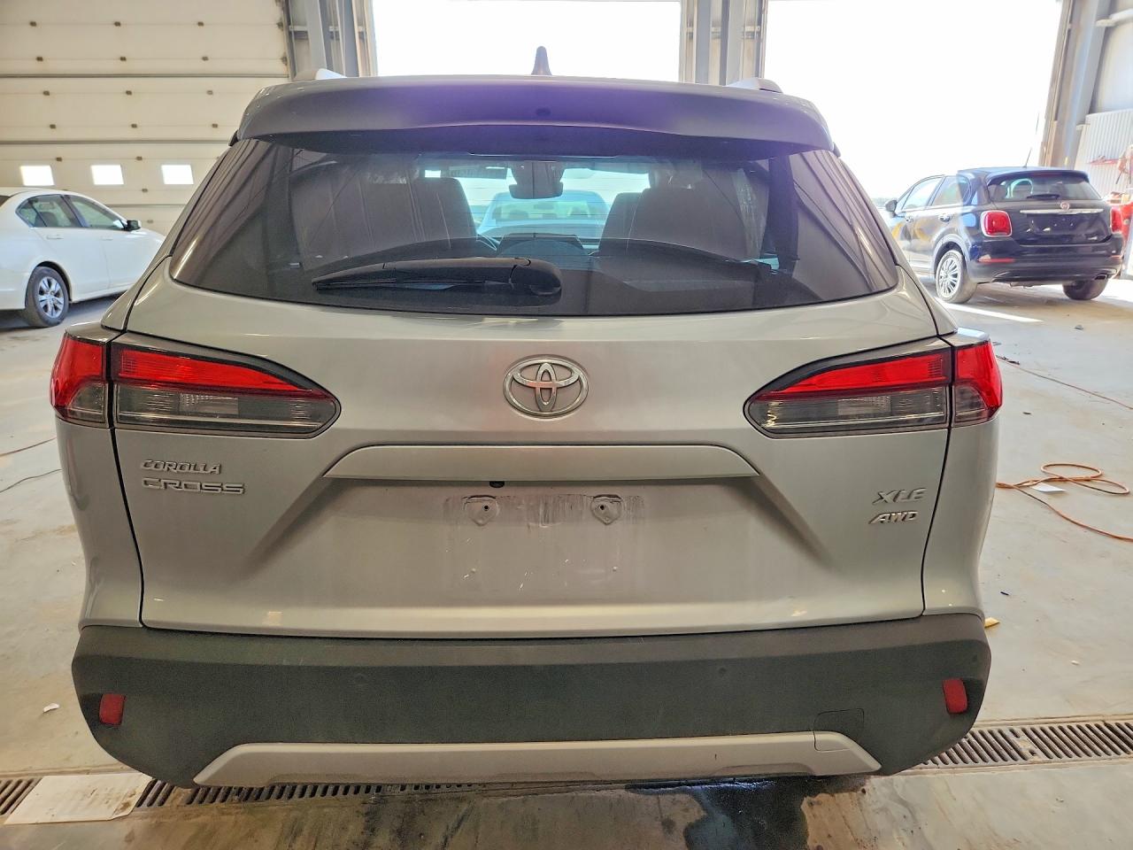 2024 Toyota Corolla Cross Xle Silver vin: 7MUDAABG5RV081995