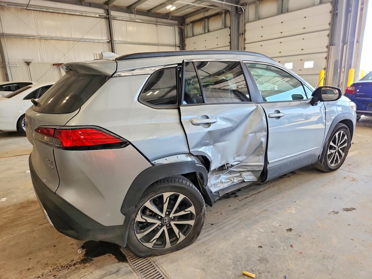 2024 Toyota Corolla Cross Xle Silver vin: 7MUDAABG5RV081995