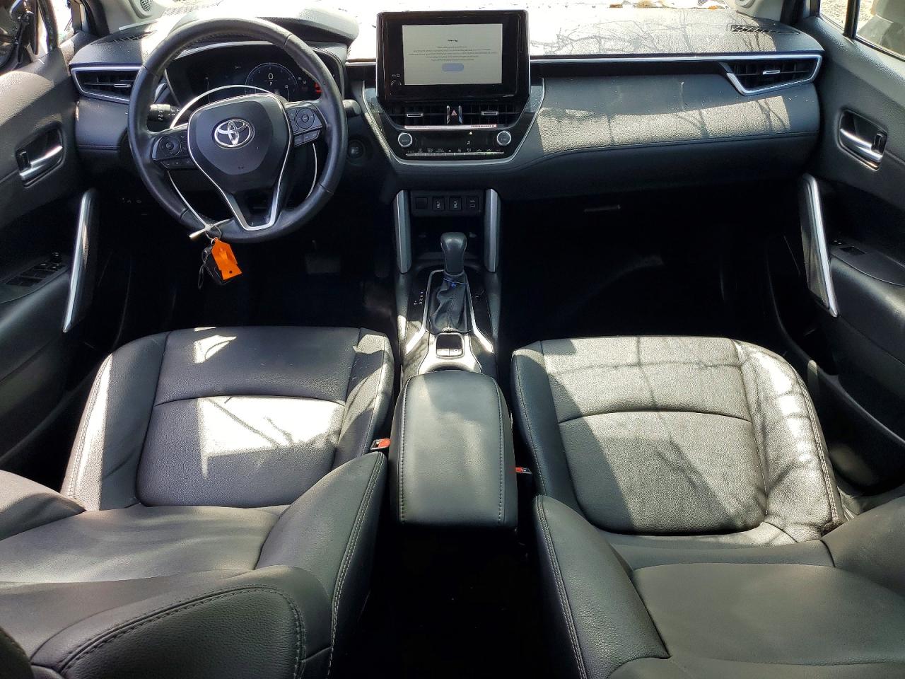 2024 Toyota Corolla Cross Xle Серебряный vin: 7MUDAABG6RV092486