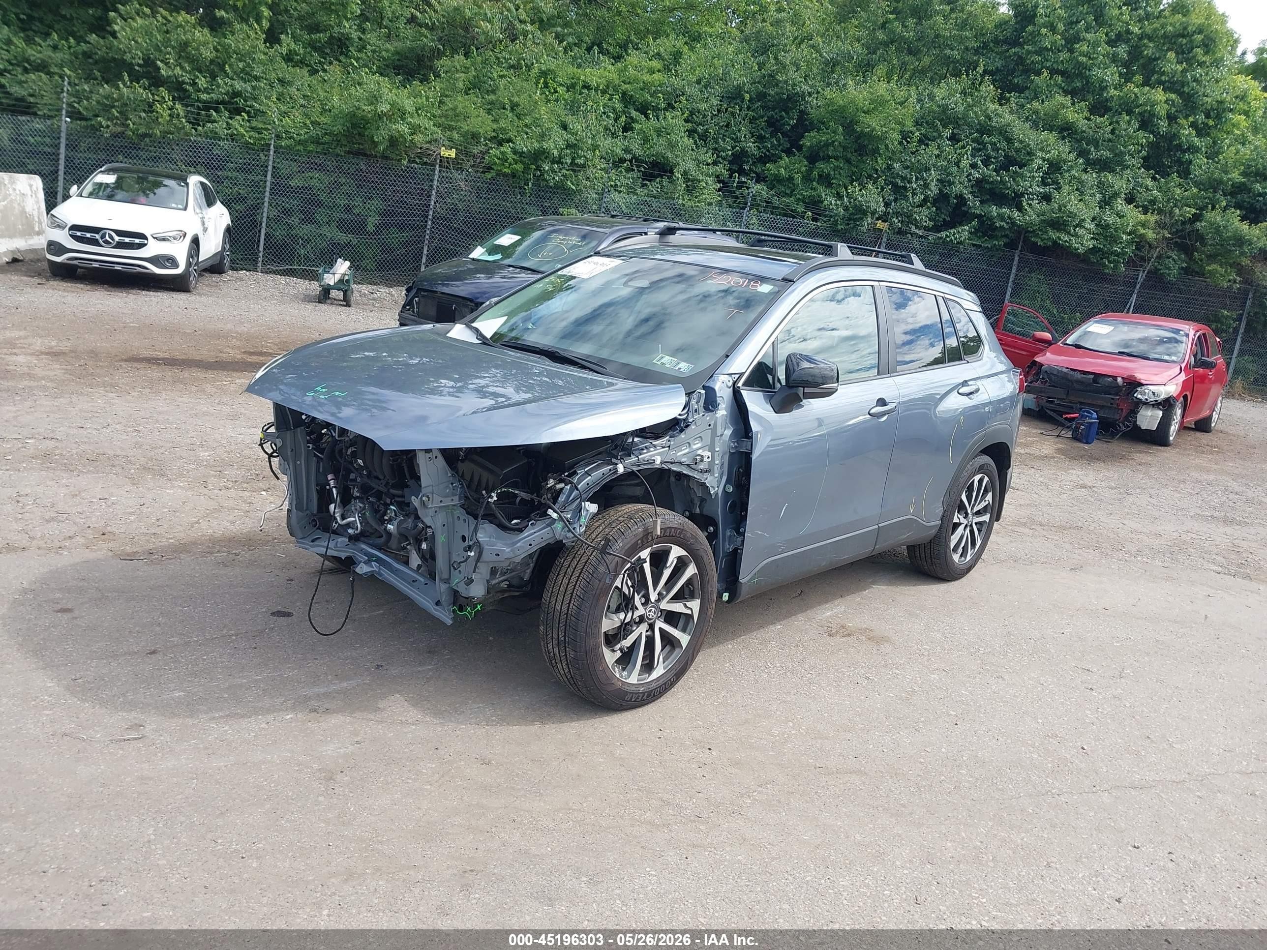 2025 Toyota Corolla Cross Xle Blue vin: 7MUDAABG8SV142018