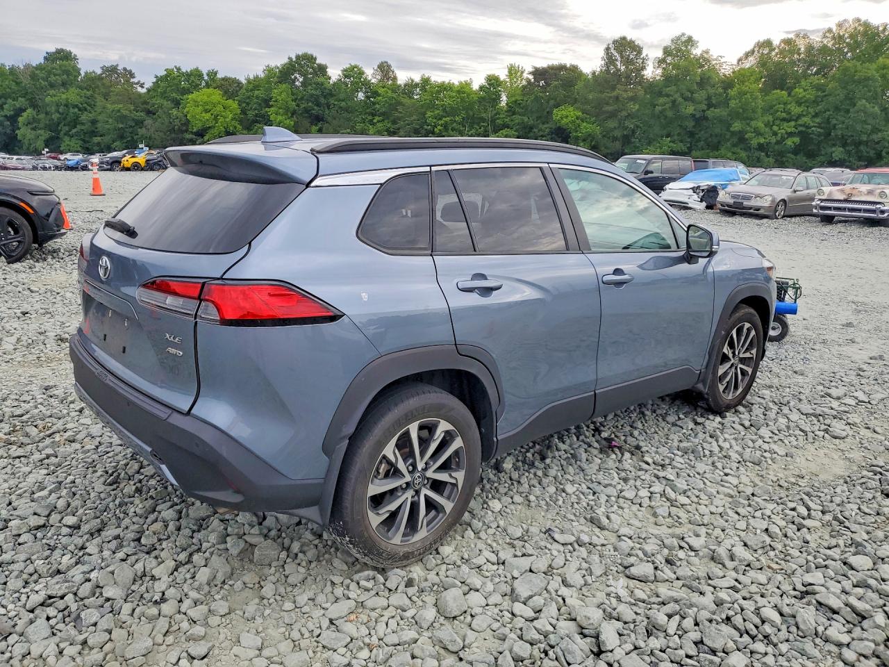 2023 Toyota Corolla Cross Xle Blue vin: 7MUDAABGXPV050660