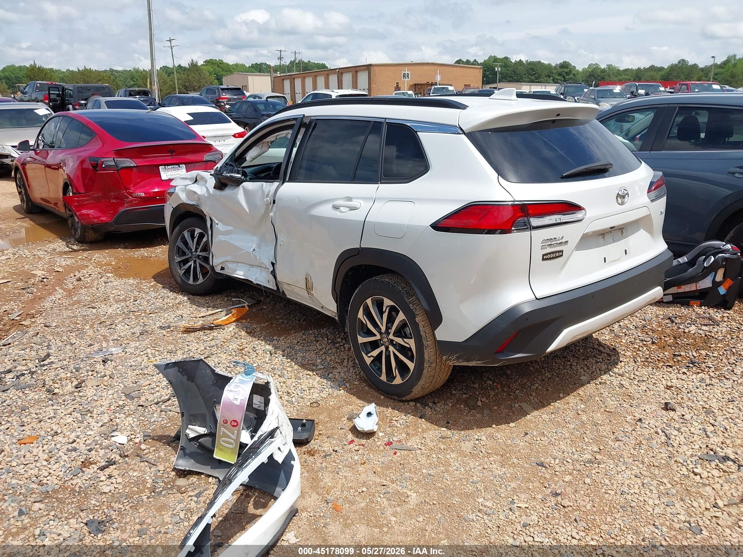 2022 Toyota Corolla Cross Xle White vin: 7MUEAAAG3NV034934