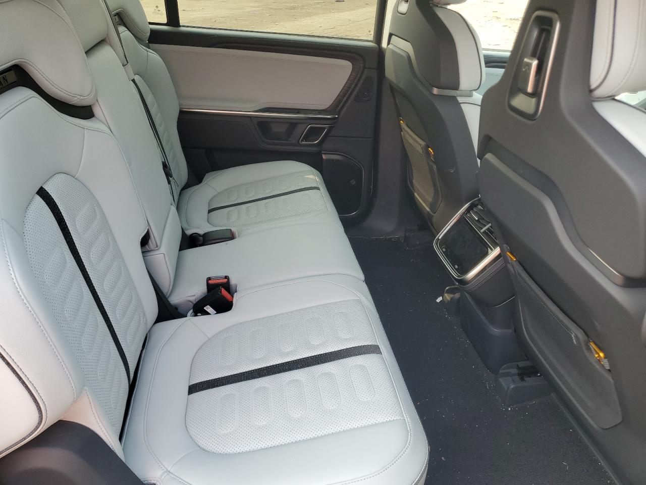 2023 Rivian R1s Adventure Silver vin: 7PDSGABA2PN006517