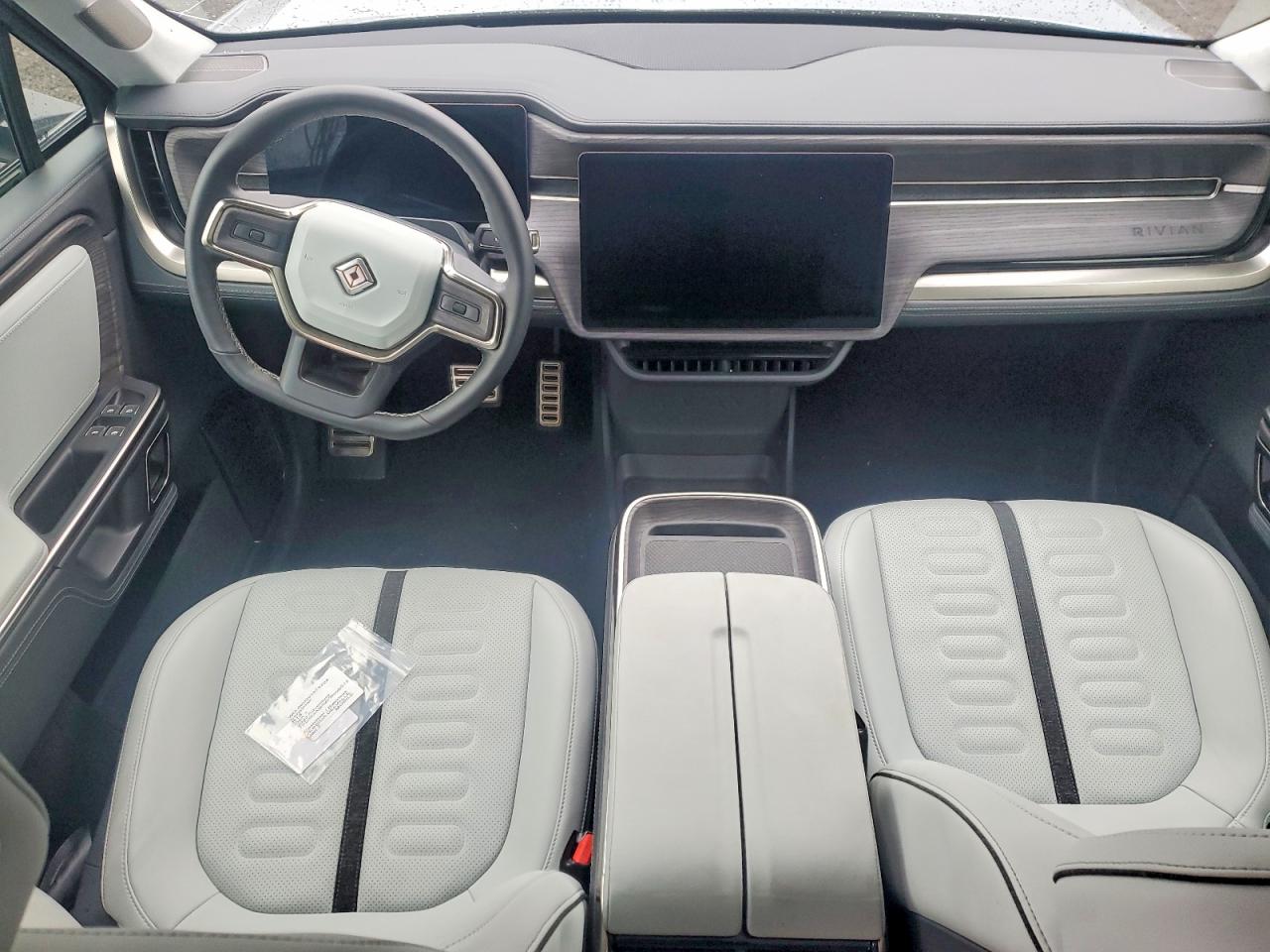 2023 Rivian R1s Adventure Silver vin: 7PDSGABA2PN006517