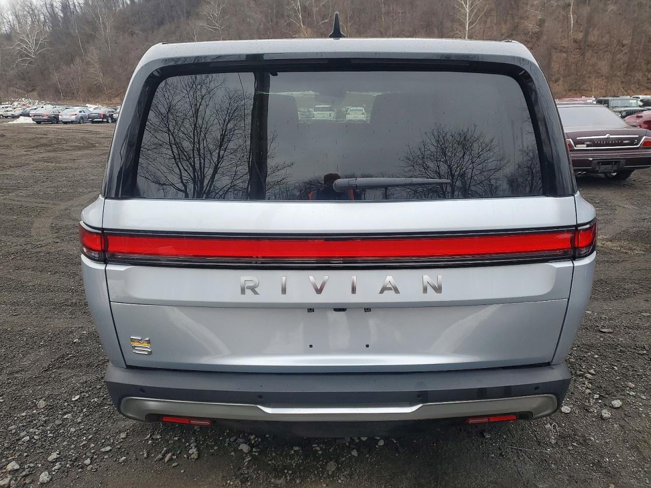 2023 Rivian R1s Adventure Silver vin: 7PDSGABA2PN006517