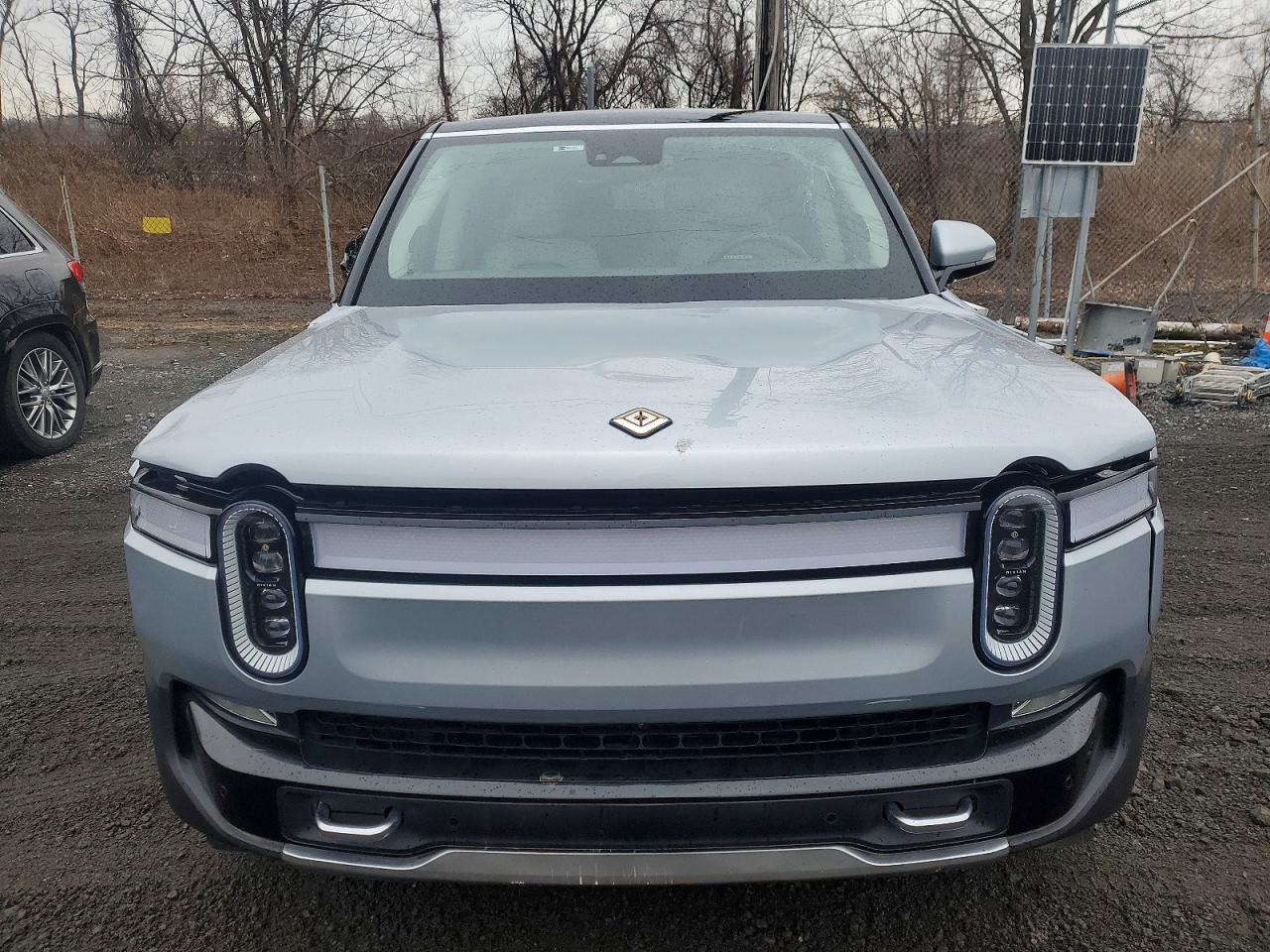 2023 Rivian R1s Adventure Silver vin: 7PDSGABA2PN006517