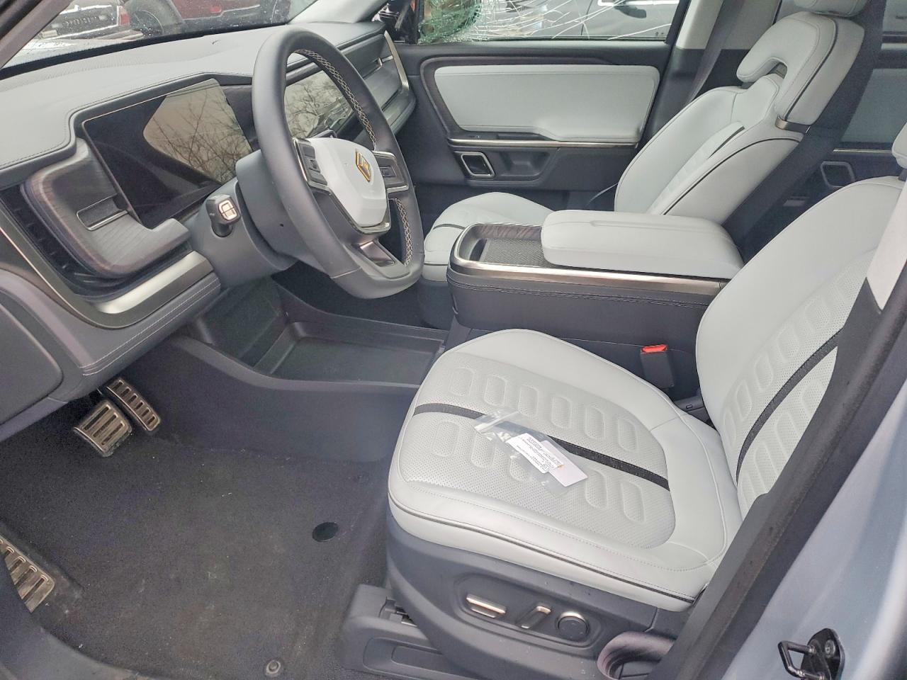 2023 Rivian R1s Adventure Silver vin: 7PDSGABA2PN006517